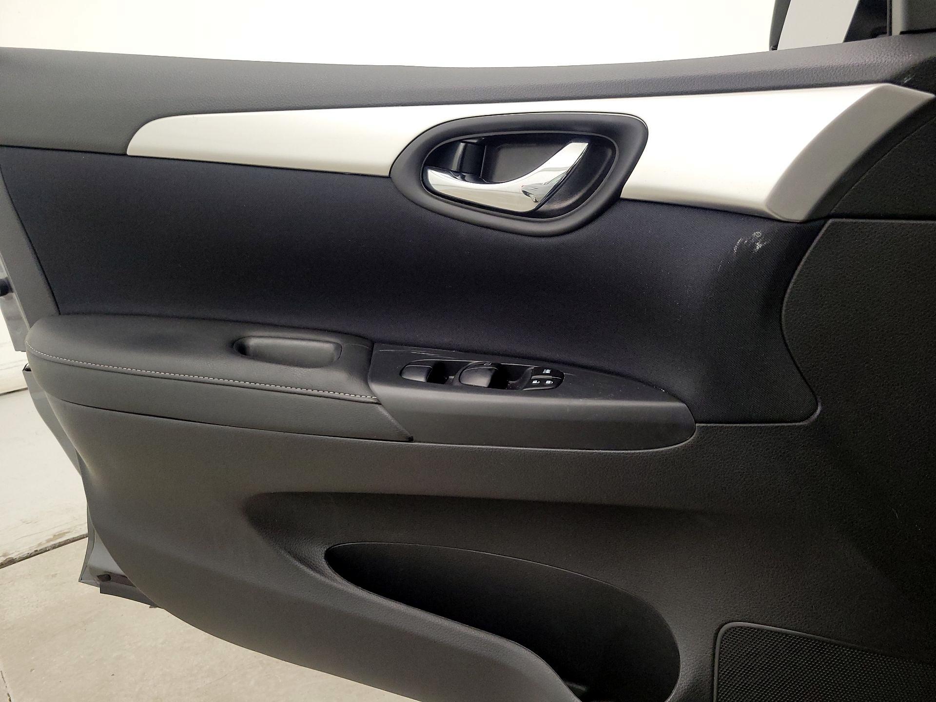 Thumbnail: 2016 Nissan Sentra - 12