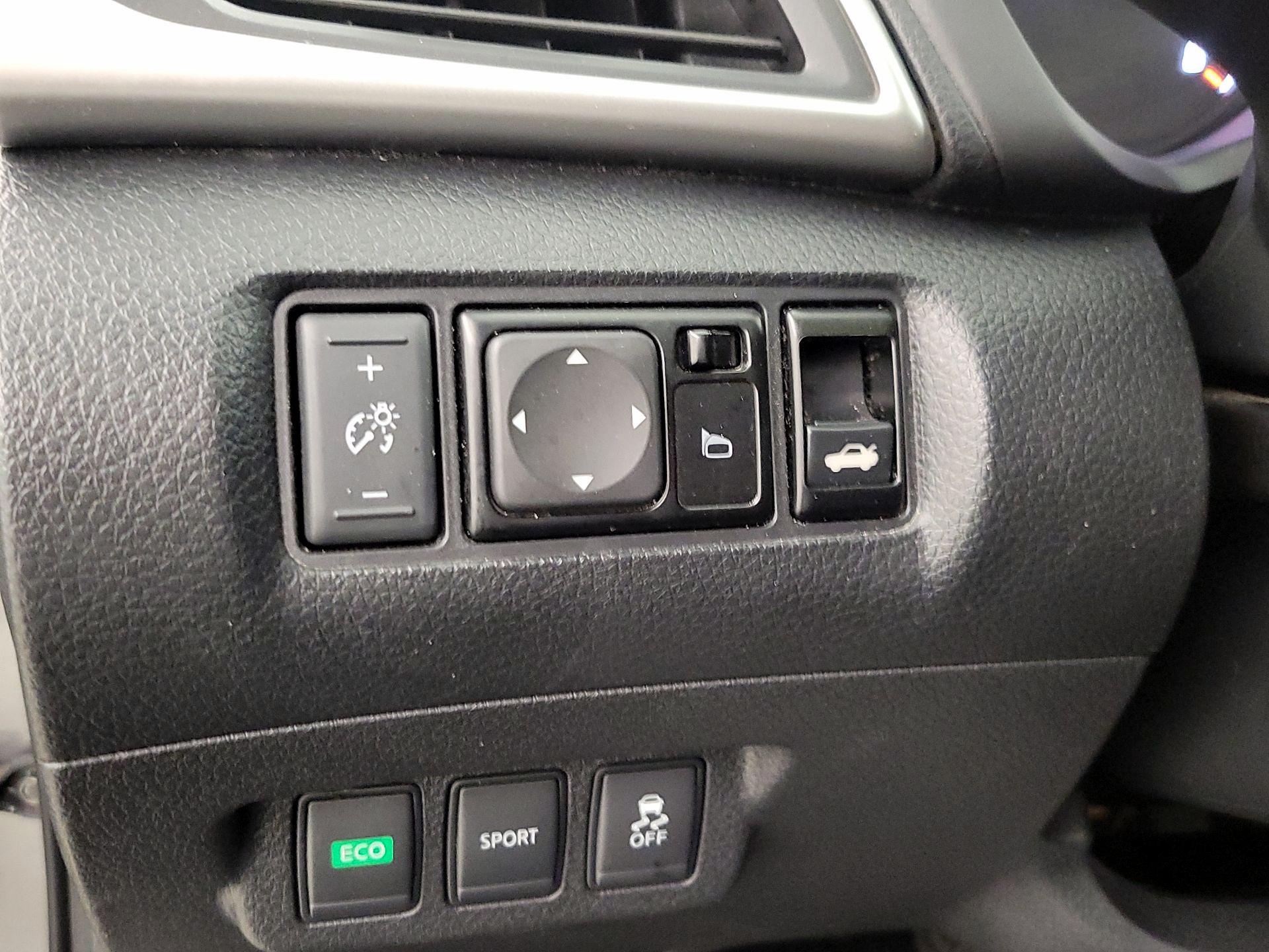 Thumbnail: 2016 Nissan Sentra - 13