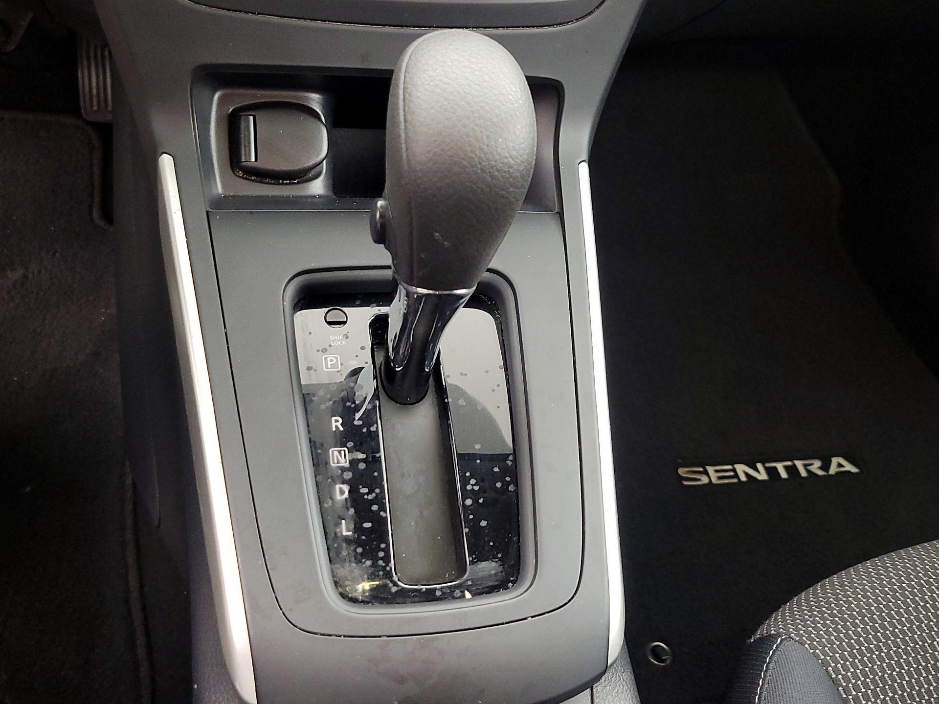 Thumbnail: 2016 Nissan Sentra - 16