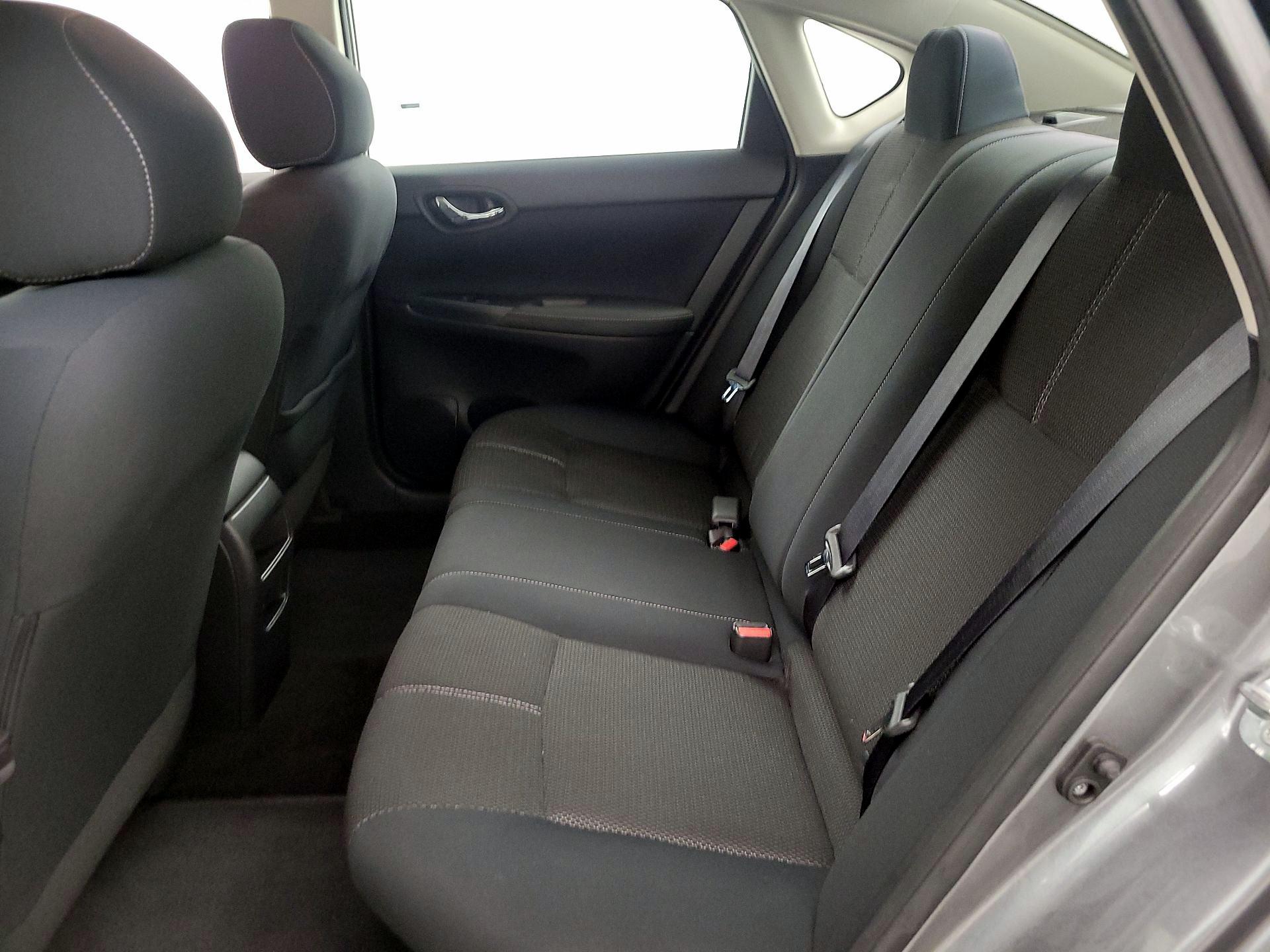 Thumbnail: 2016 Nissan Sentra - 18