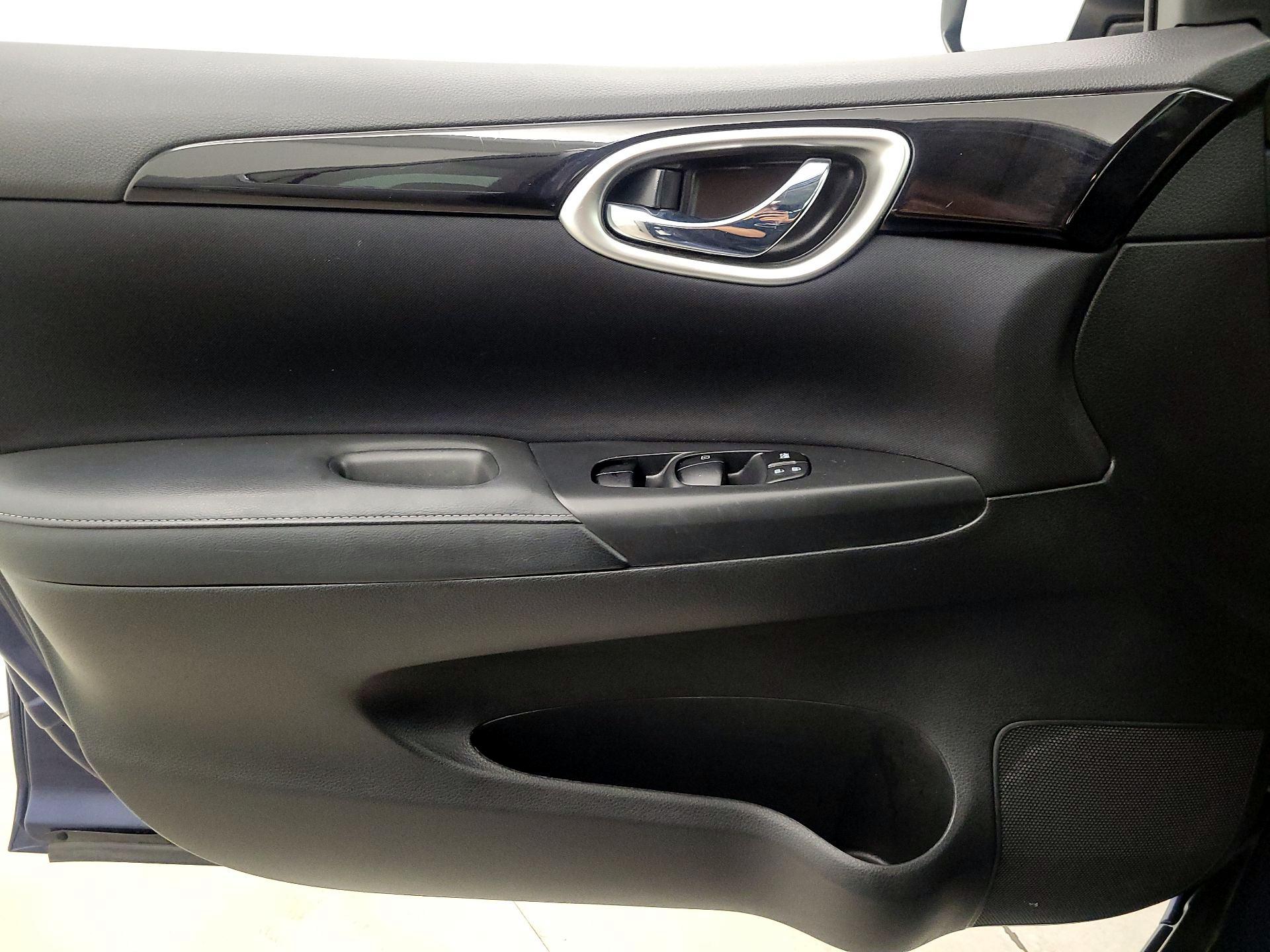 Thumbnail: 2016 Nissan Sentra - 12