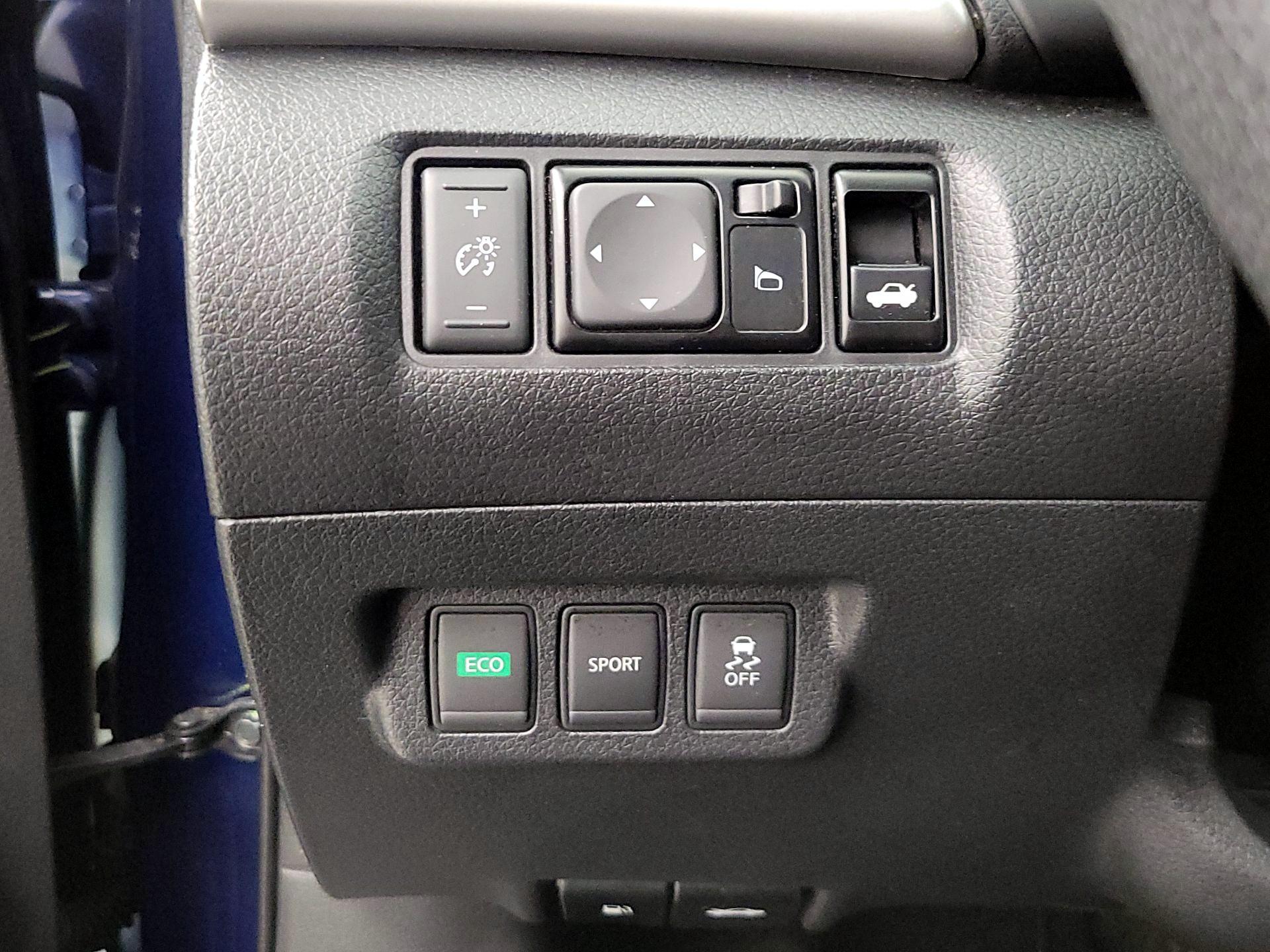 Thumbnail: 2016 Nissan Sentra - 13
