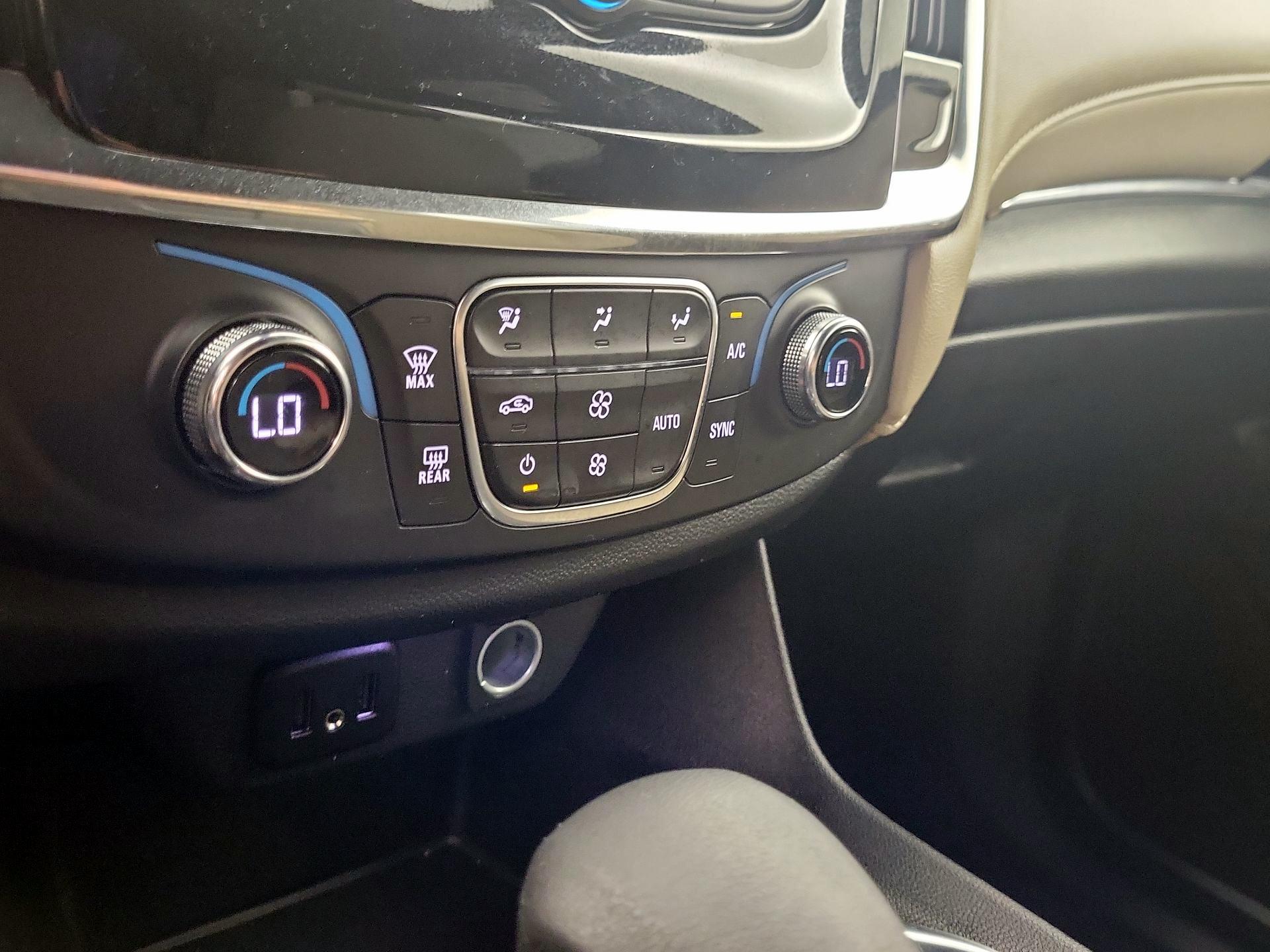 Thumbnail: 2023 Chevrolet Traverse - 16