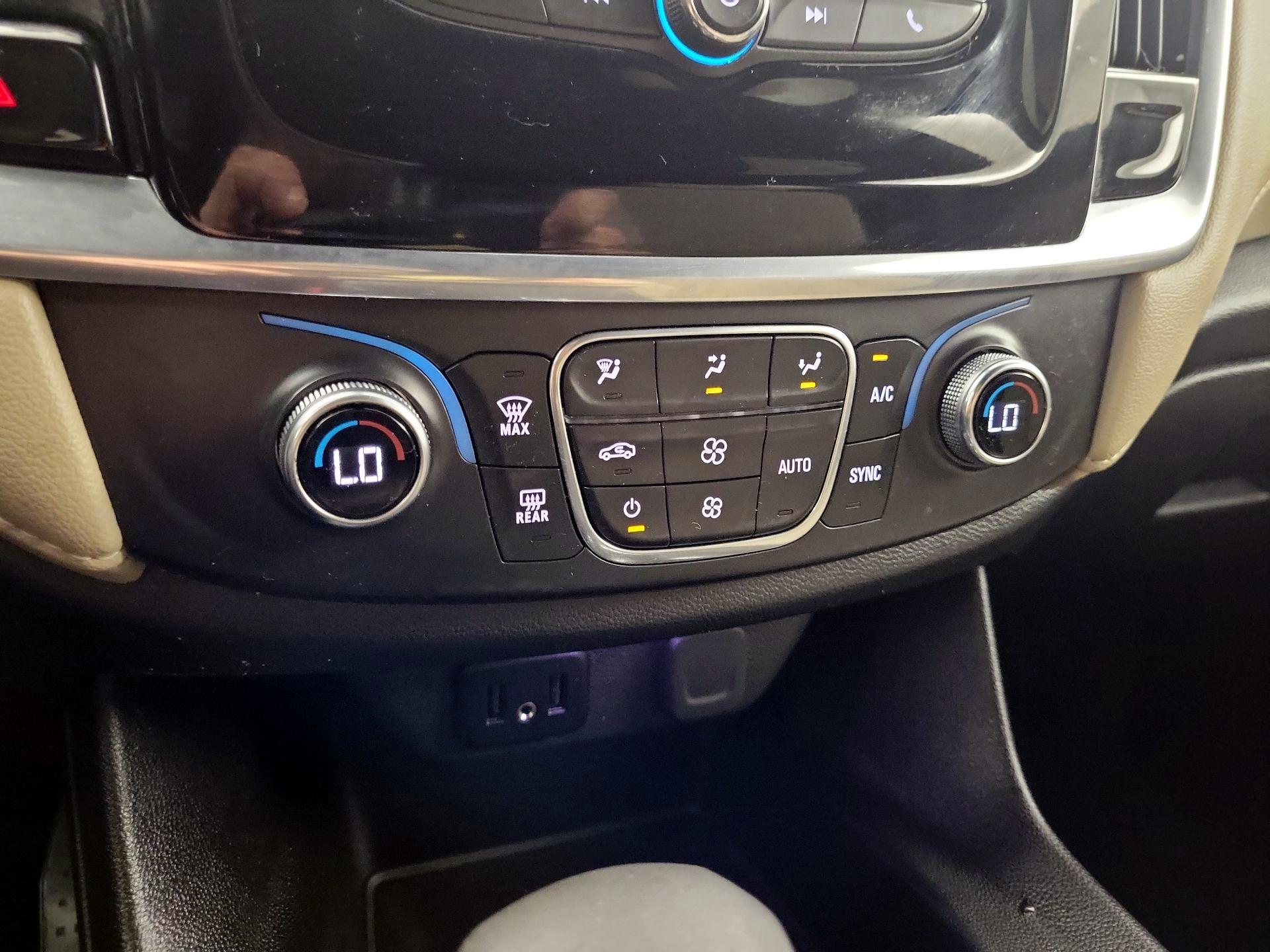 Thumbnail: 2022 Chevrolet Traverse - 16