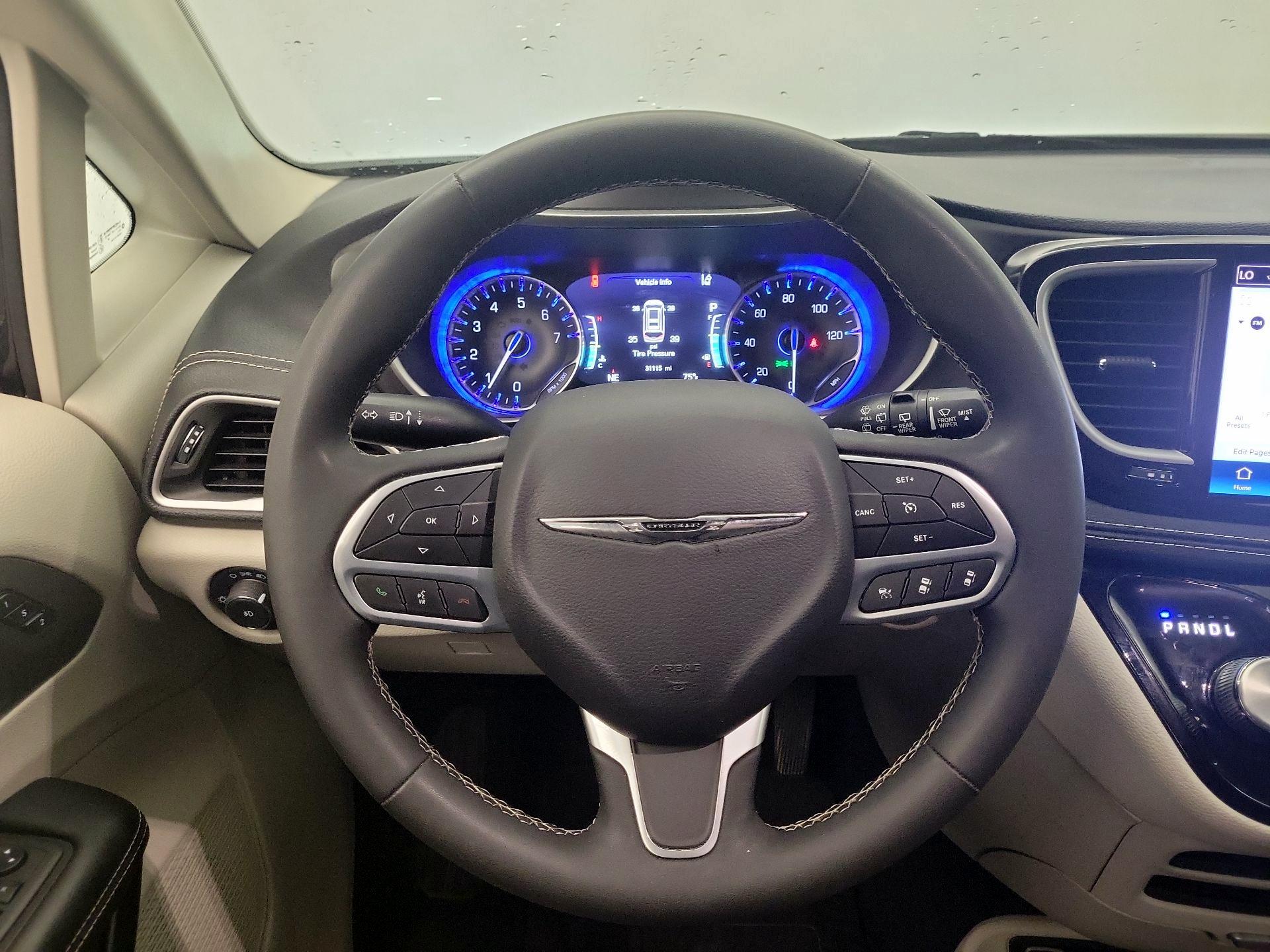 Thumbnail: 2023 Chrysler Pacifica - 10