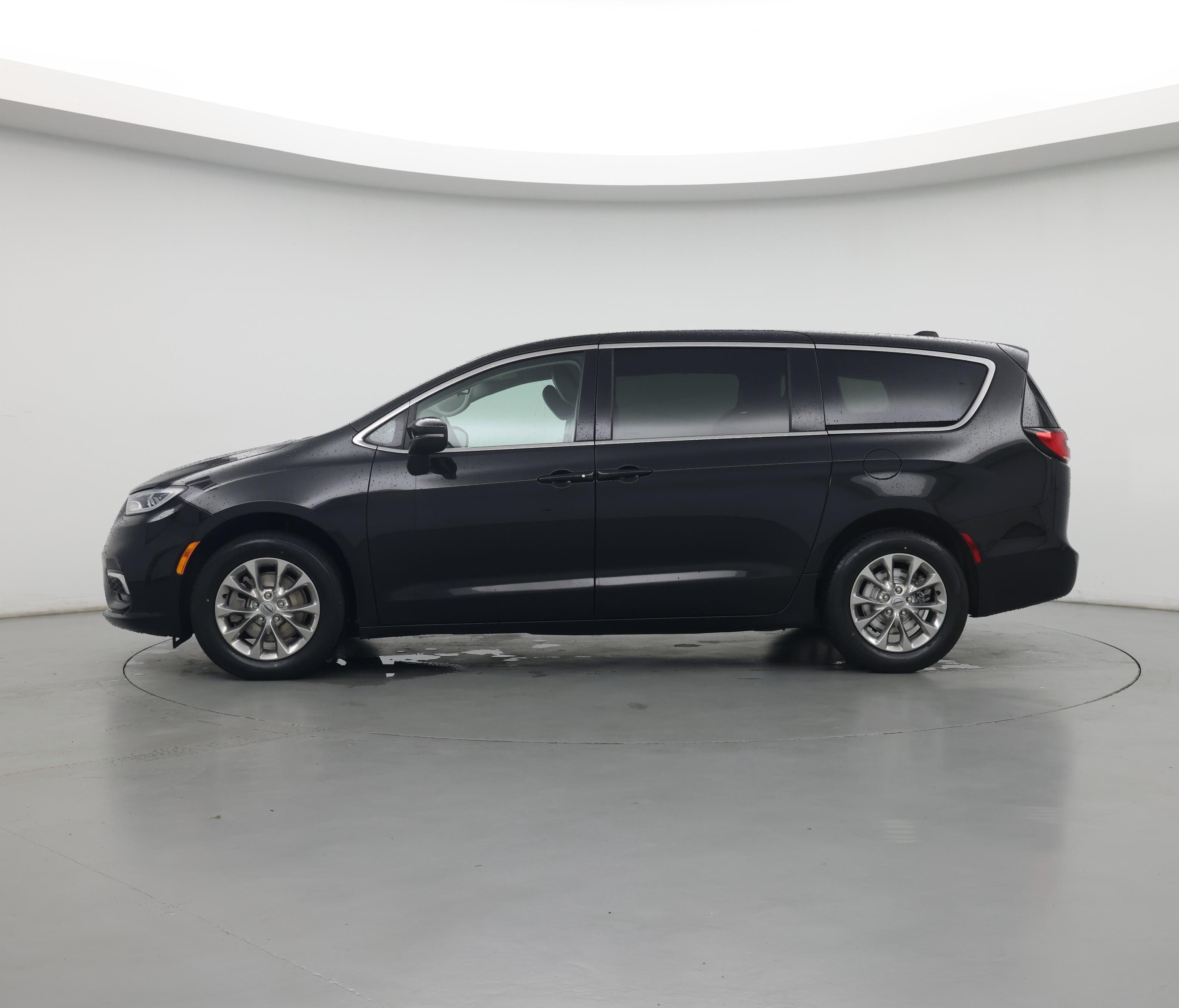 Thumbnail: 2023 Chrysler Pacifica - 3