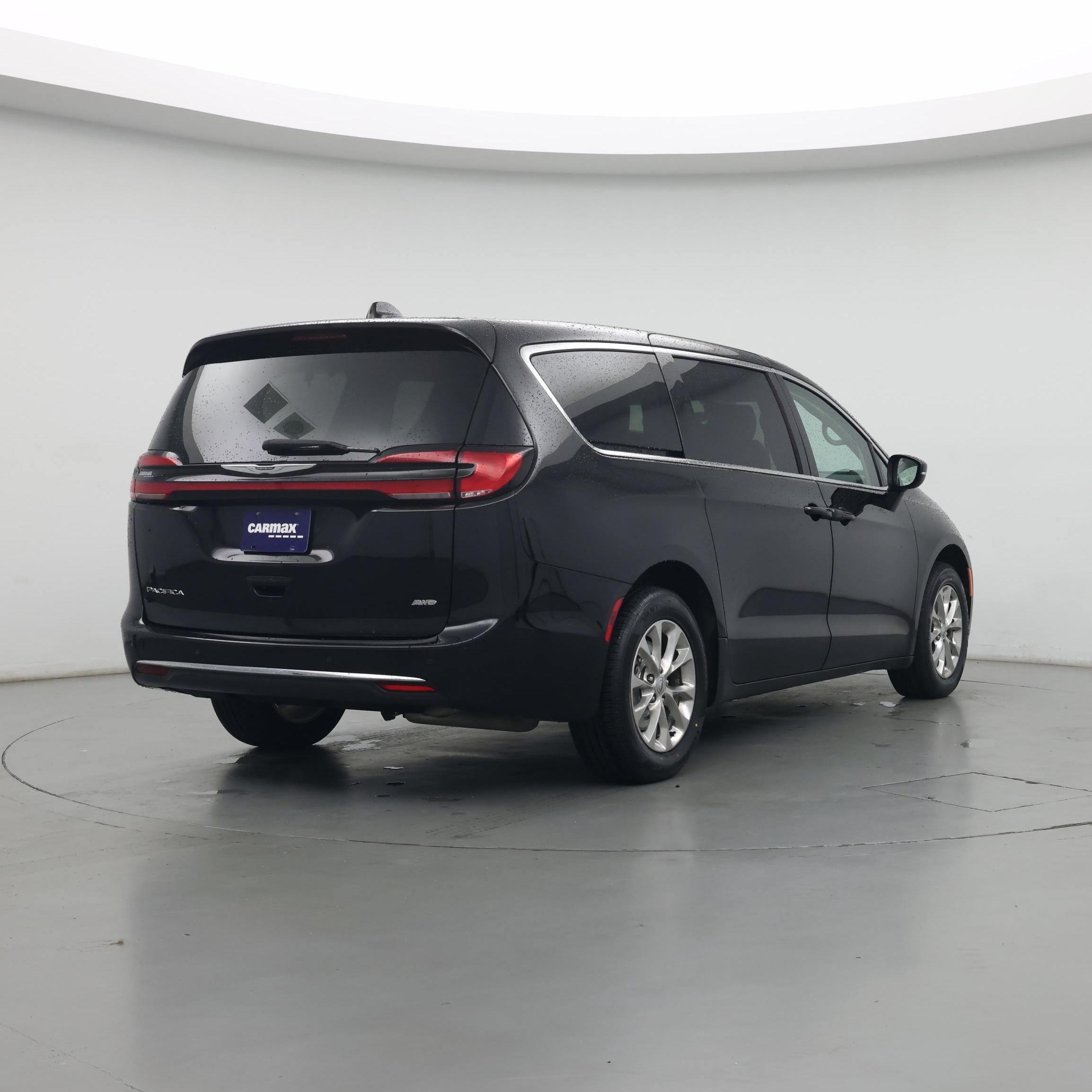 Thumbnail: 2023 Chrysler Pacifica - 8