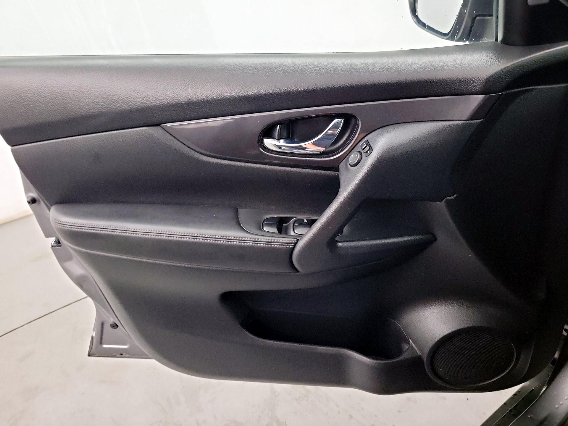 Thumbnail: 2020 Nissan Rogue - 12