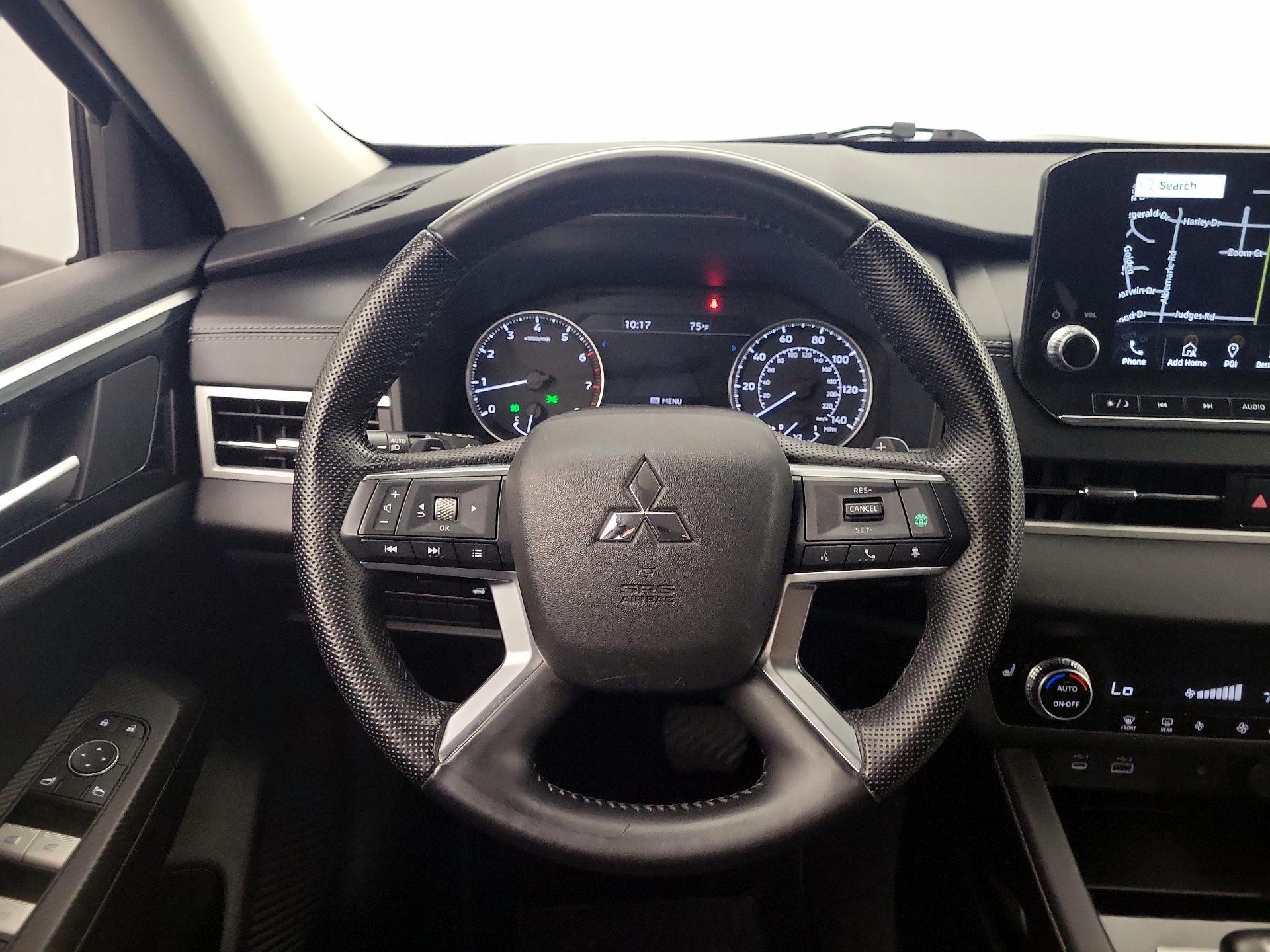 Thumbnail: 2022 Mitsubishi Outlander - 10
