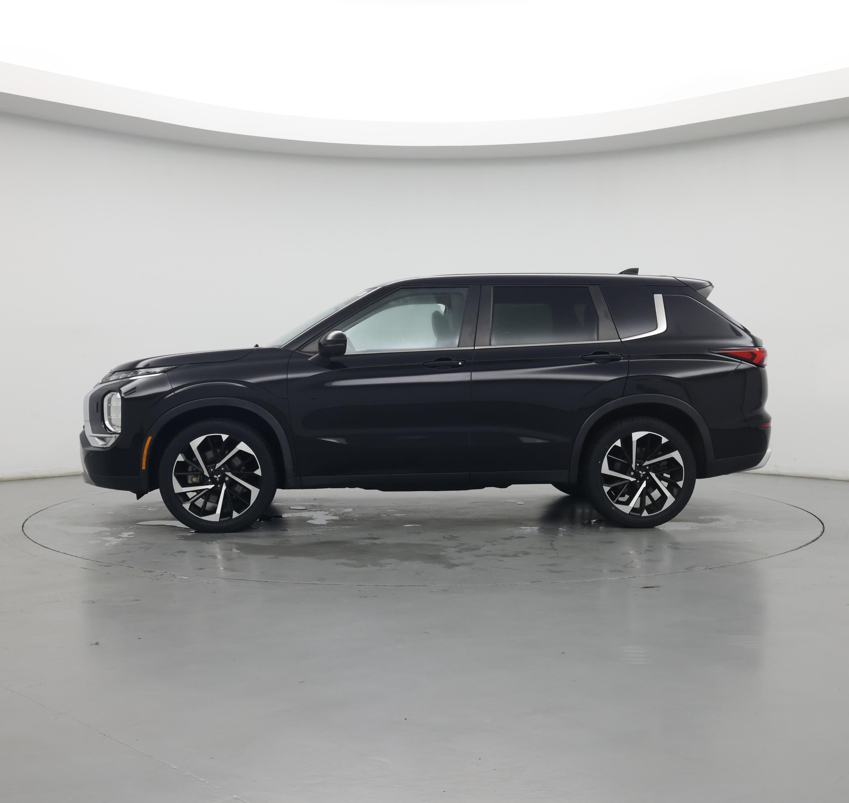 Thumbnail: 2022 Mitsubishi Outlander - 3