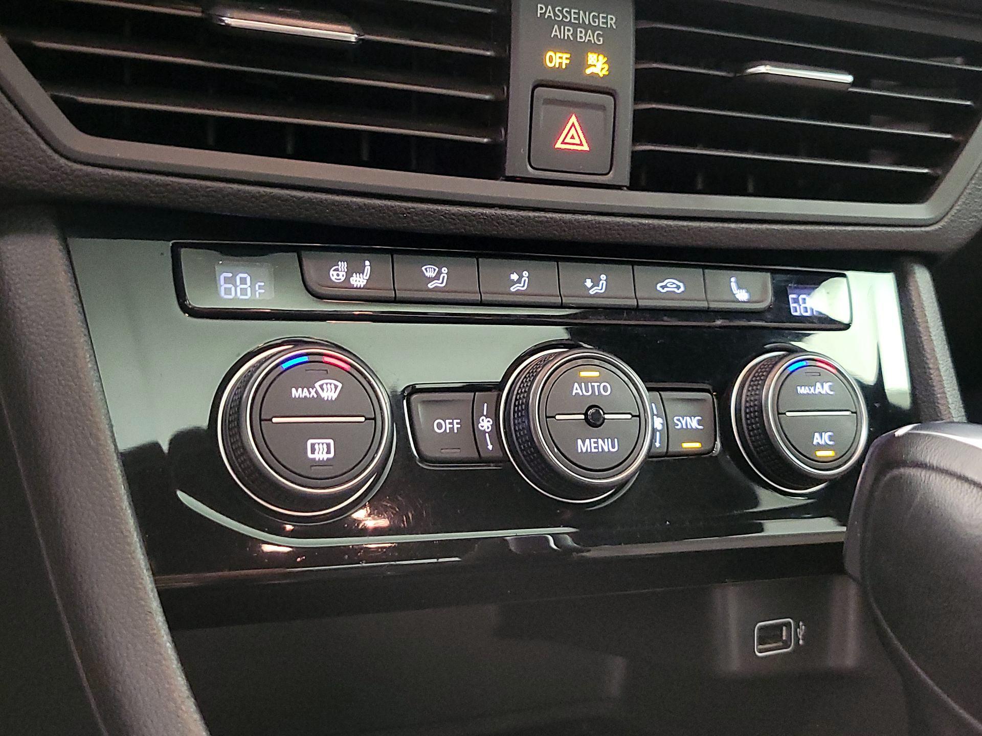 Thumbnail: 2019 Volkswagen Jetta - 16