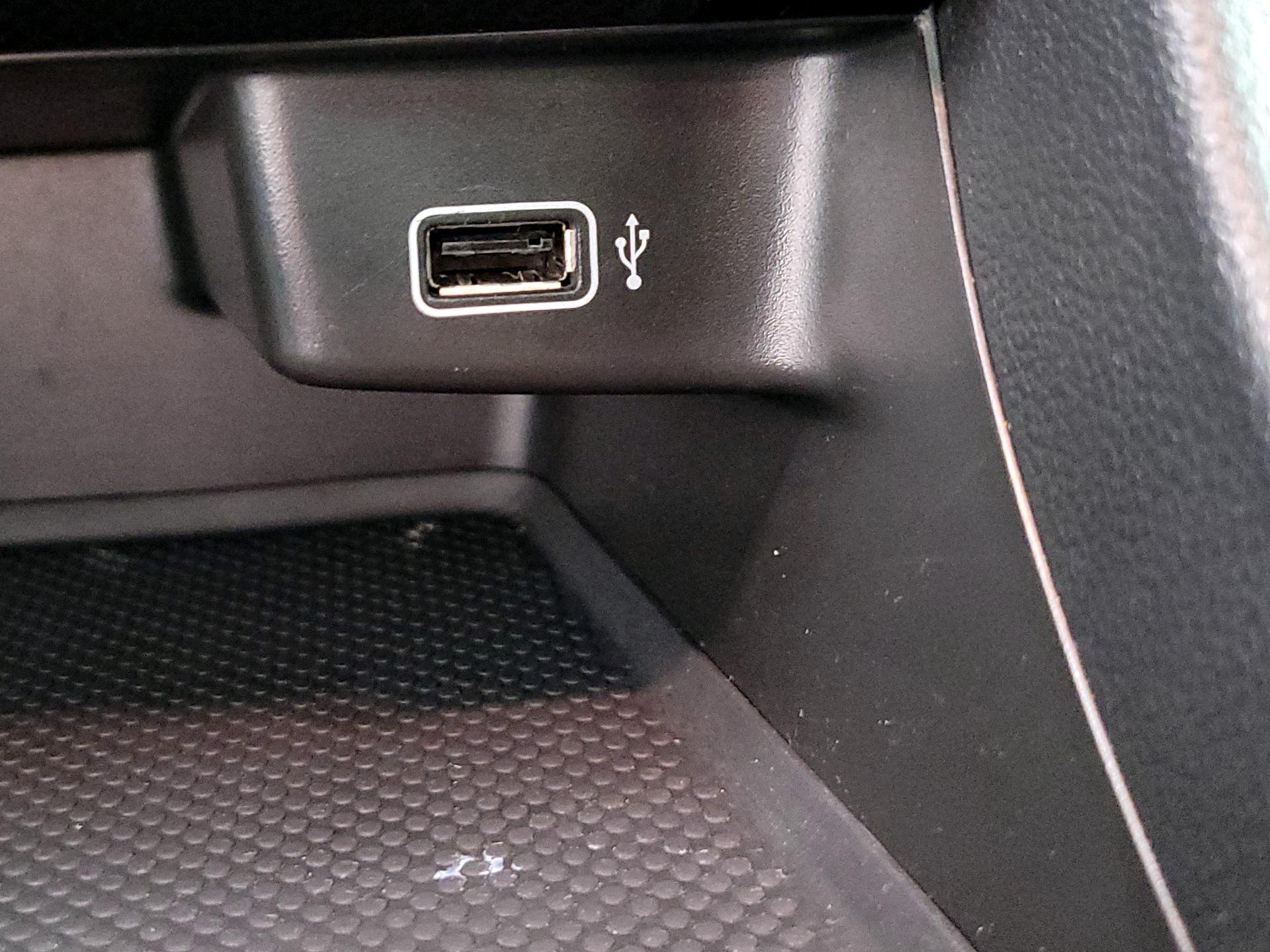 Thumbnail: 2019 Volkswagen Jetta - 18