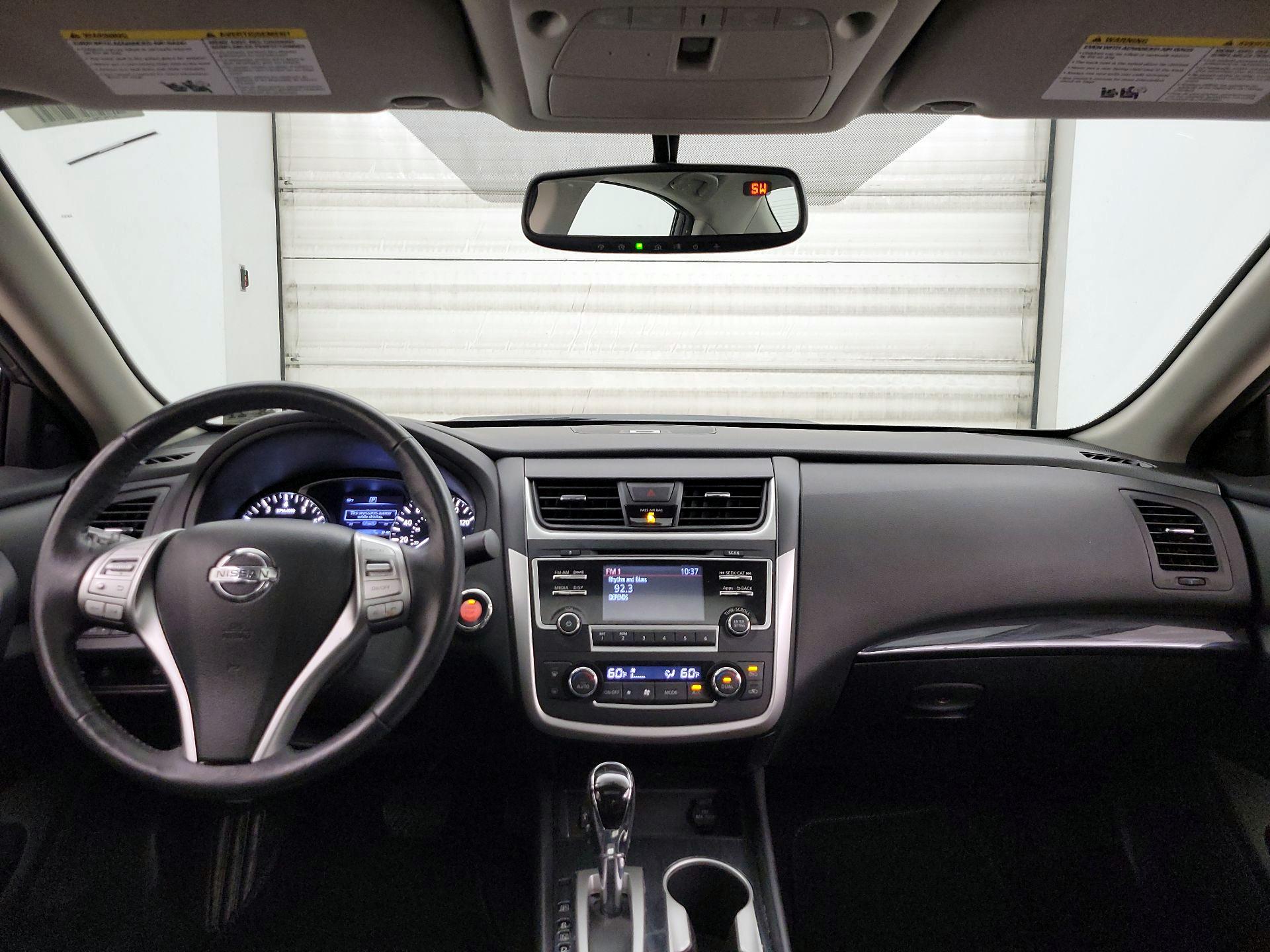 Thumbnail: 2016 Nissan Altima - 9