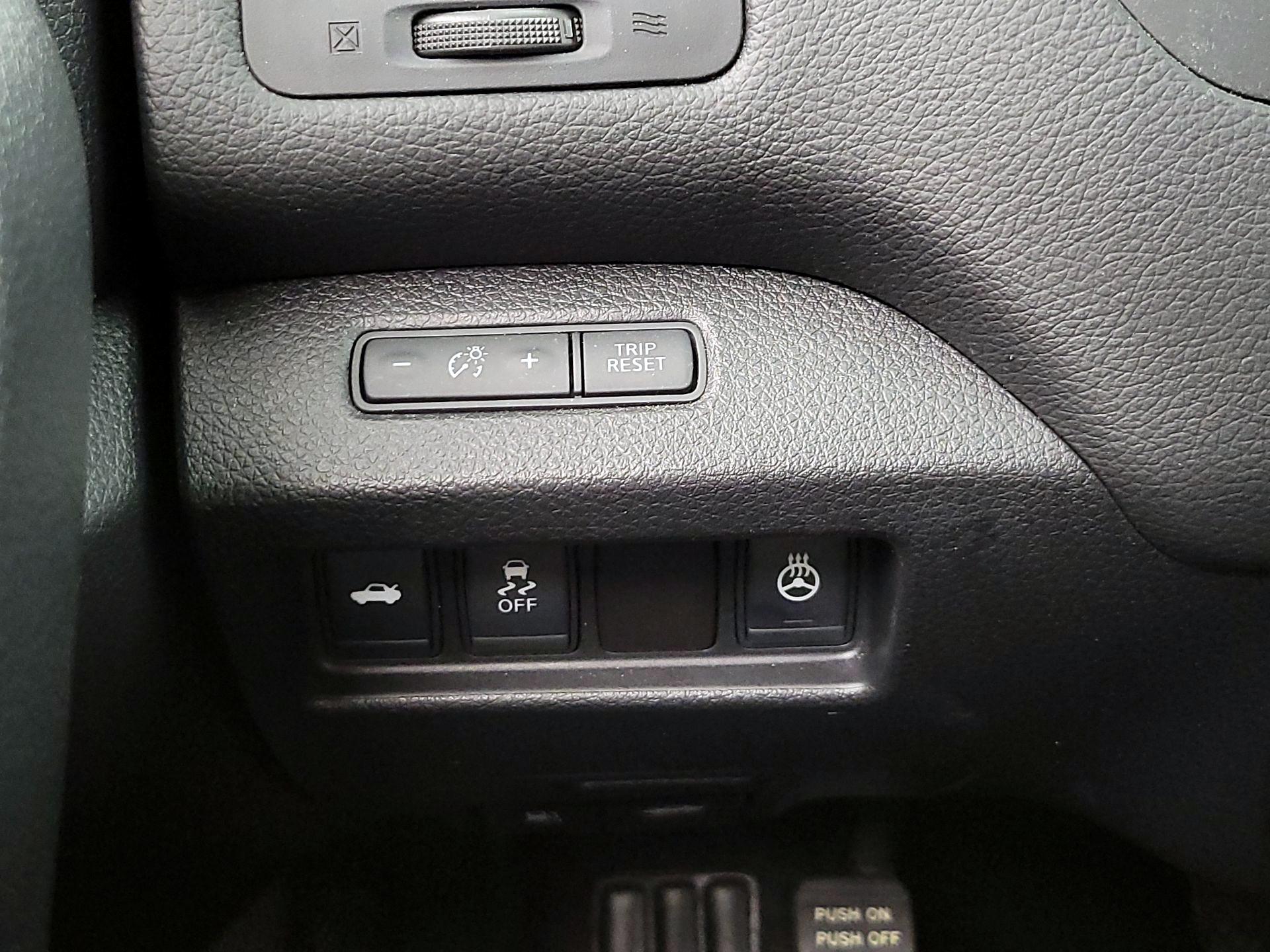 Thumbnail: 2016 Nissan Altima - 13