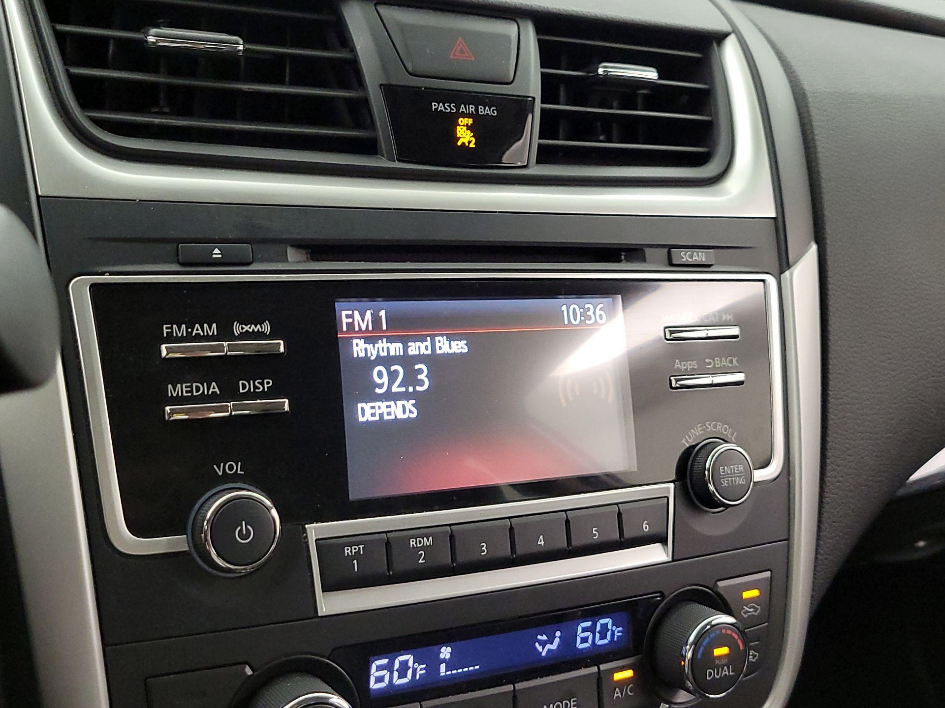 Thumbnail: 2016 Nissan Altima - 15