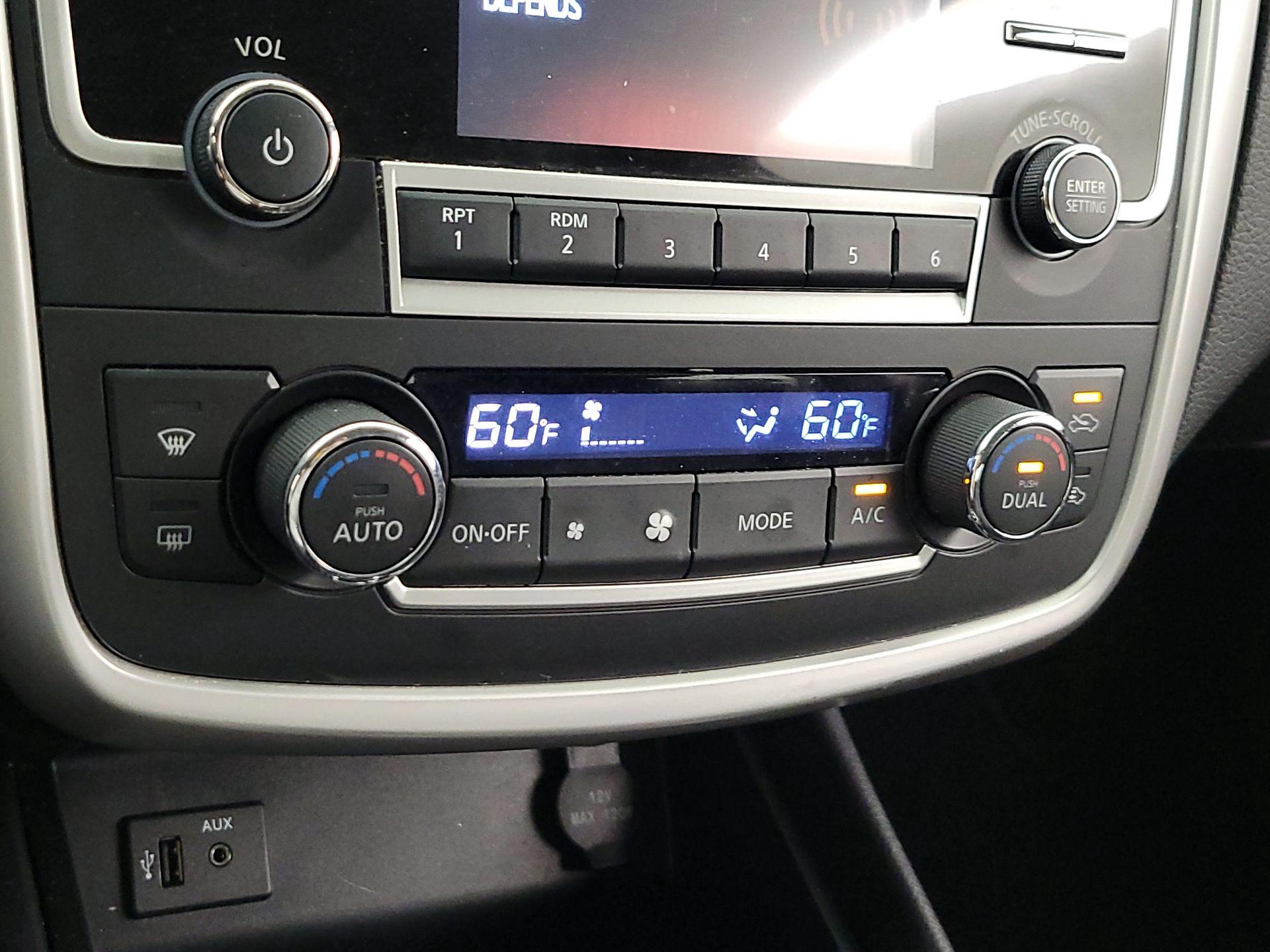 Thumbnail: 2016 Nissan Altima - 16