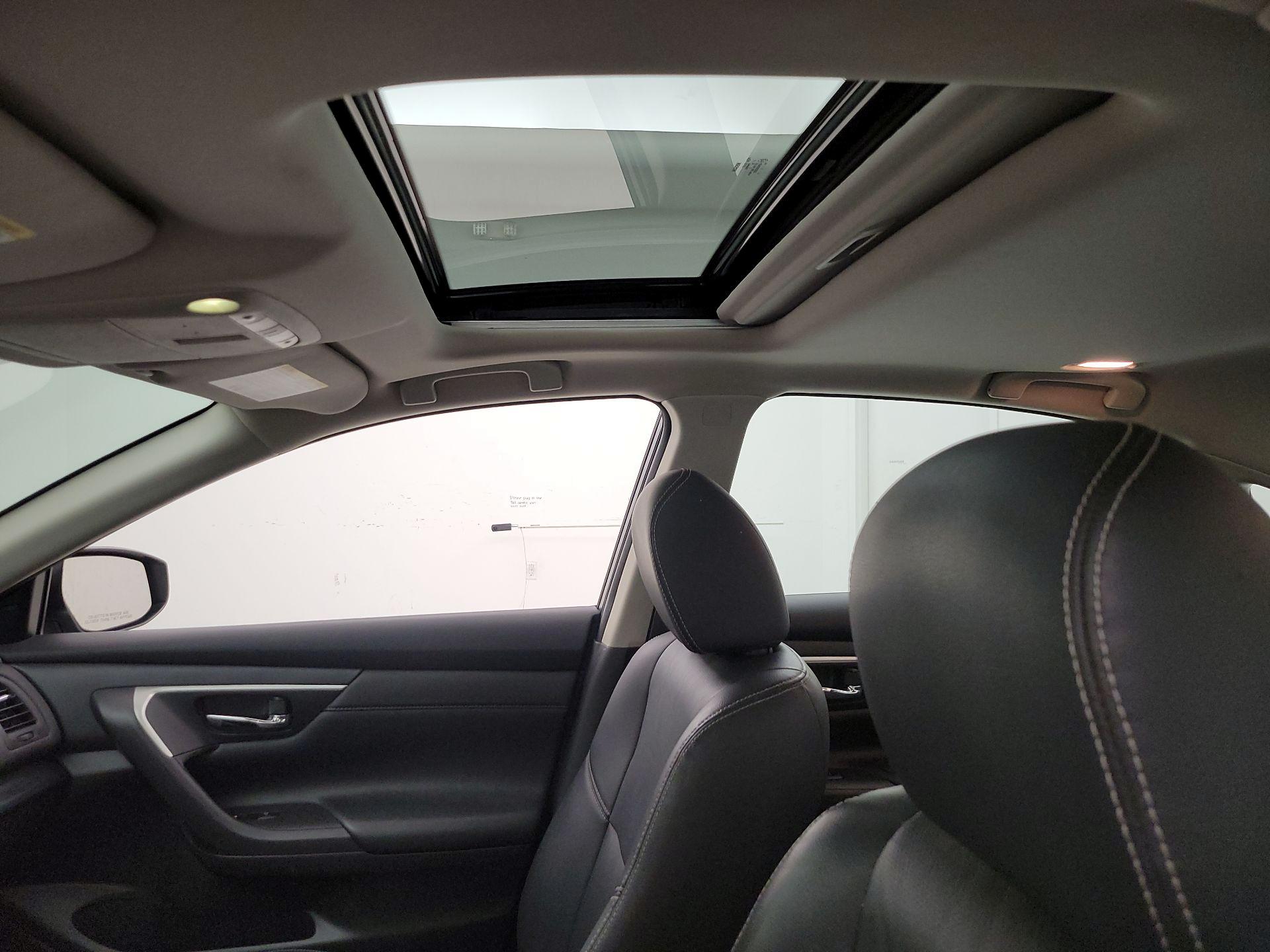 Thumbnail: 2016 Nissan Altima - 19
