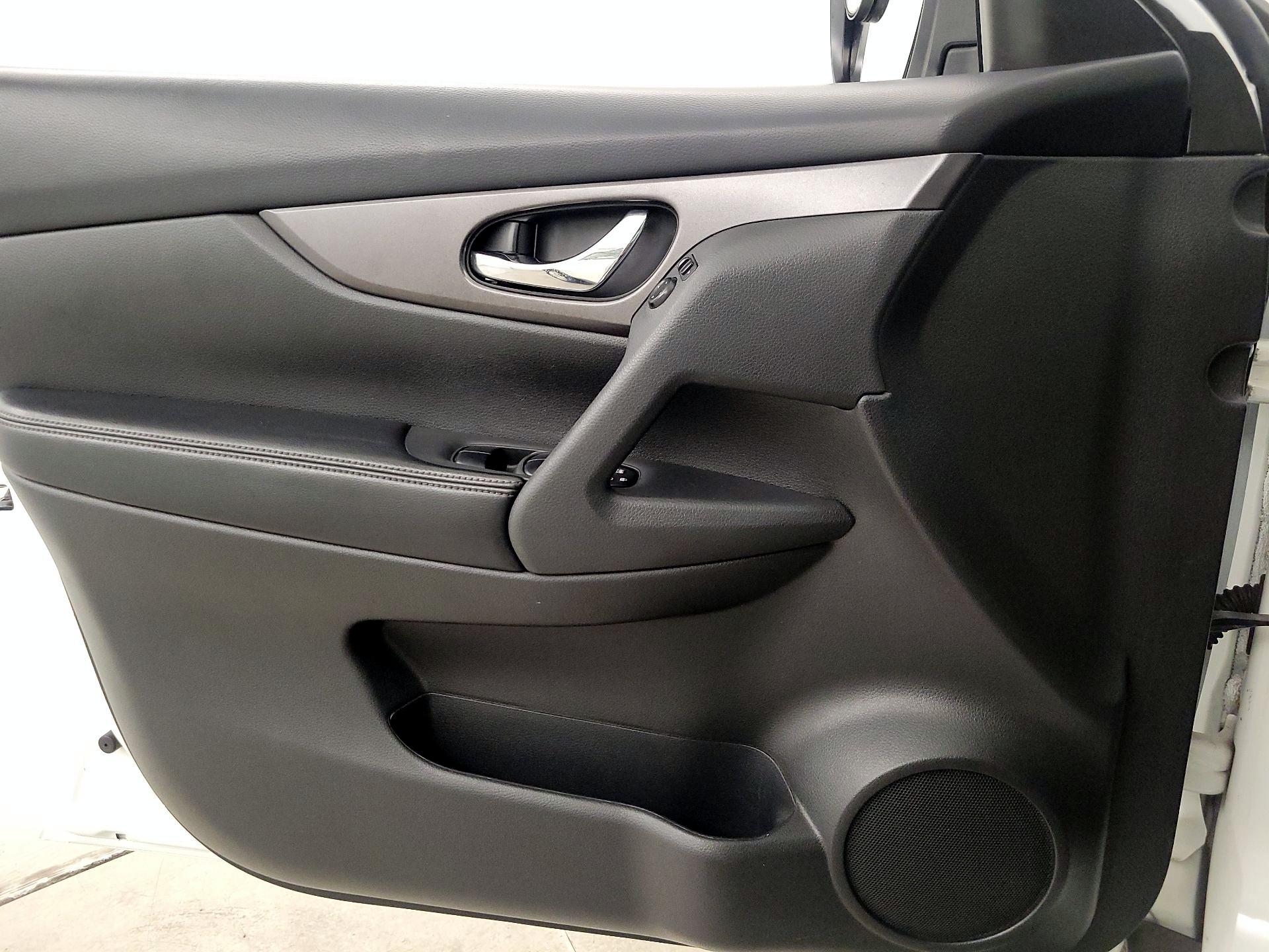 Thumbnail: 2016 Nissan Rogue - 12