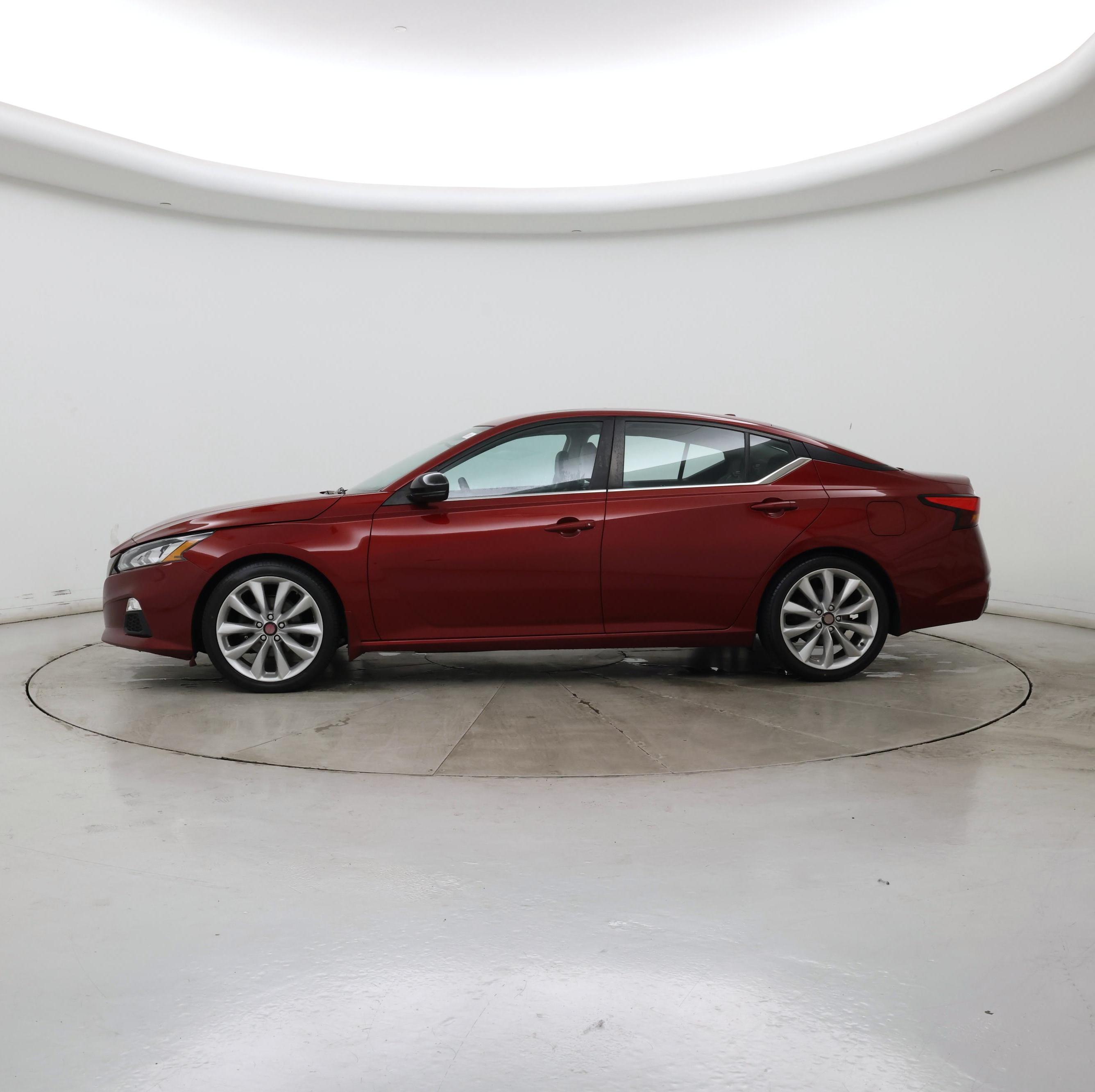 Thumbnail: 2020 Nissan Altima - 3