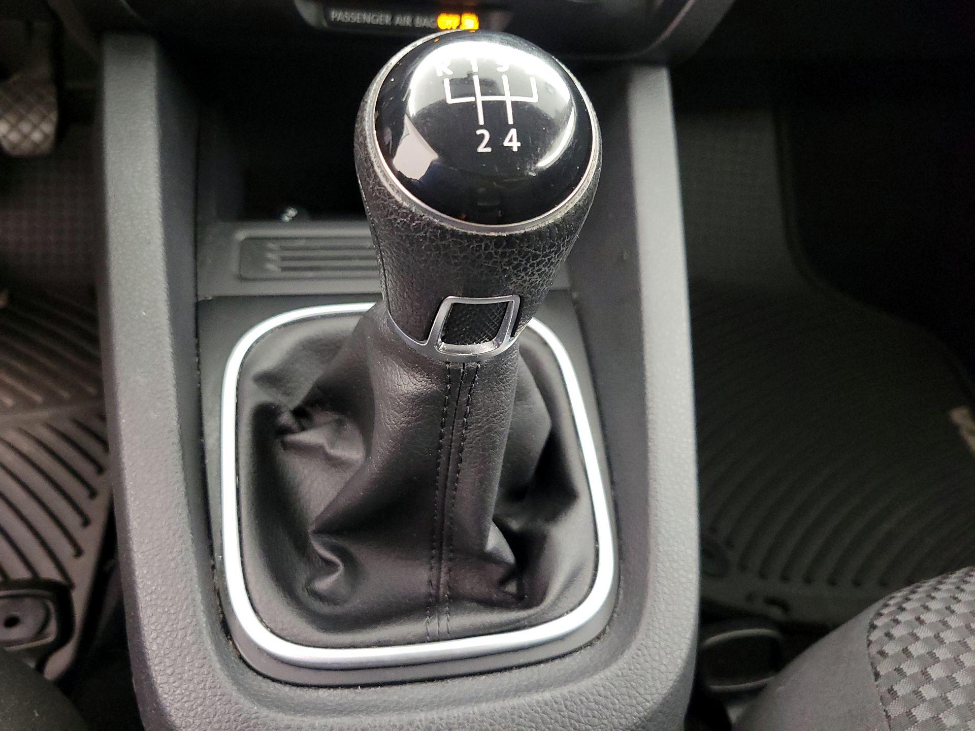 Thumbnail: 2014 Volkswagen Jetta - 16