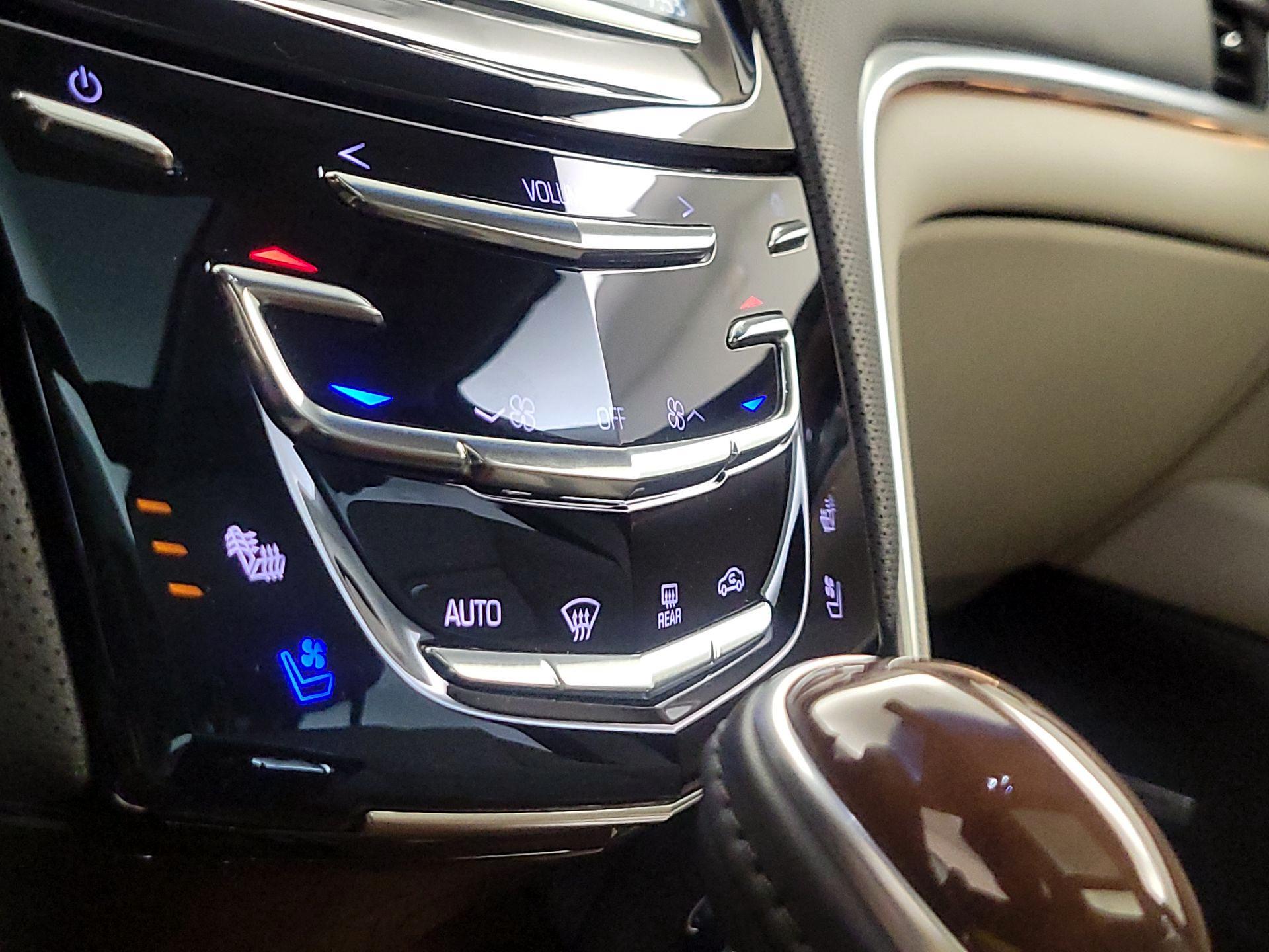 Thumbnail: 2018 Cadillac XTS - 17