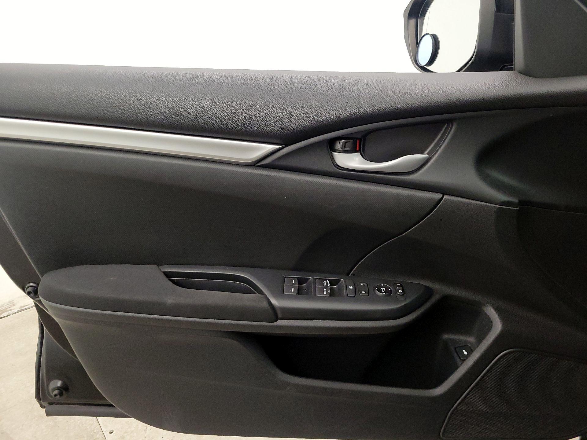 Thumbnail: 2016 Honda Civic - 12