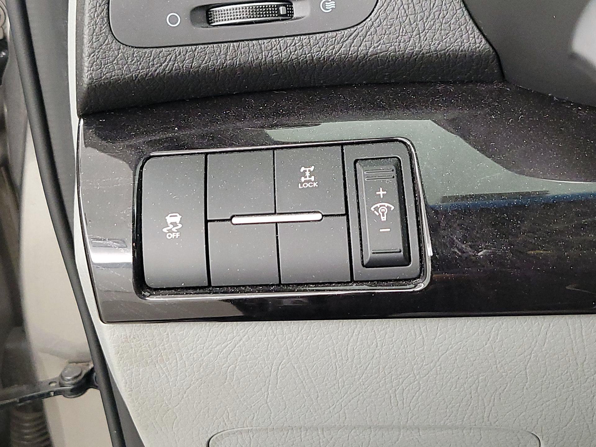 Thumbnail: 2015 Kia Sorento - 13
