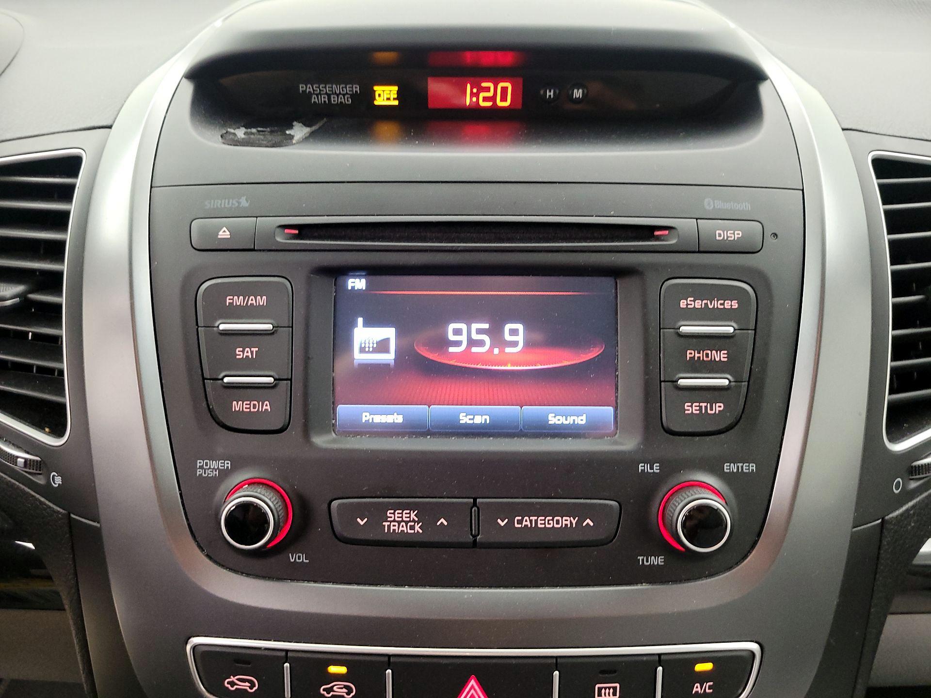 Thumbnail: 2015 Kia Sorento - 15