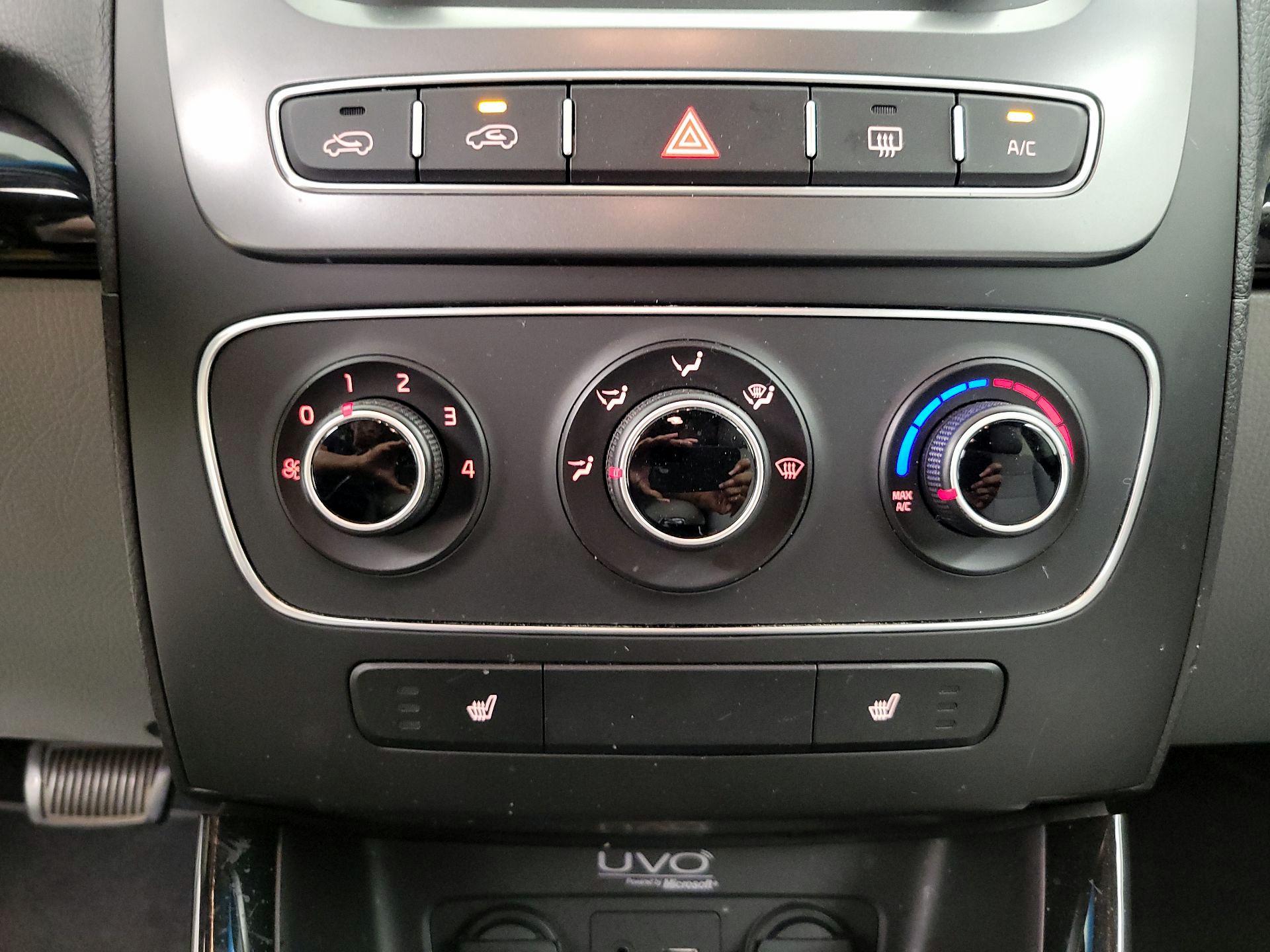 Thumbnail: 2015 Kia Sorento - 16