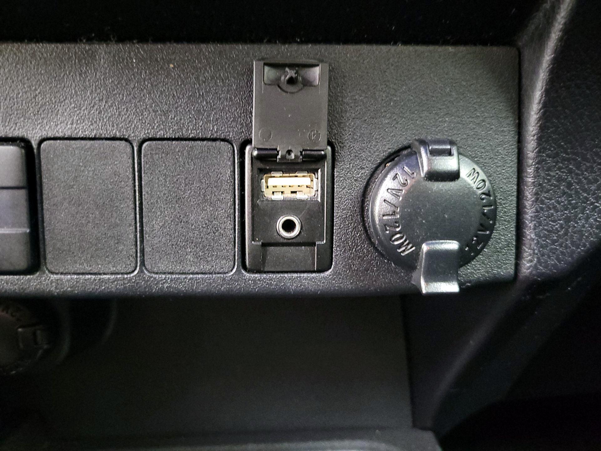 Thumbnail: 2017 Toyota RAV4 - 18