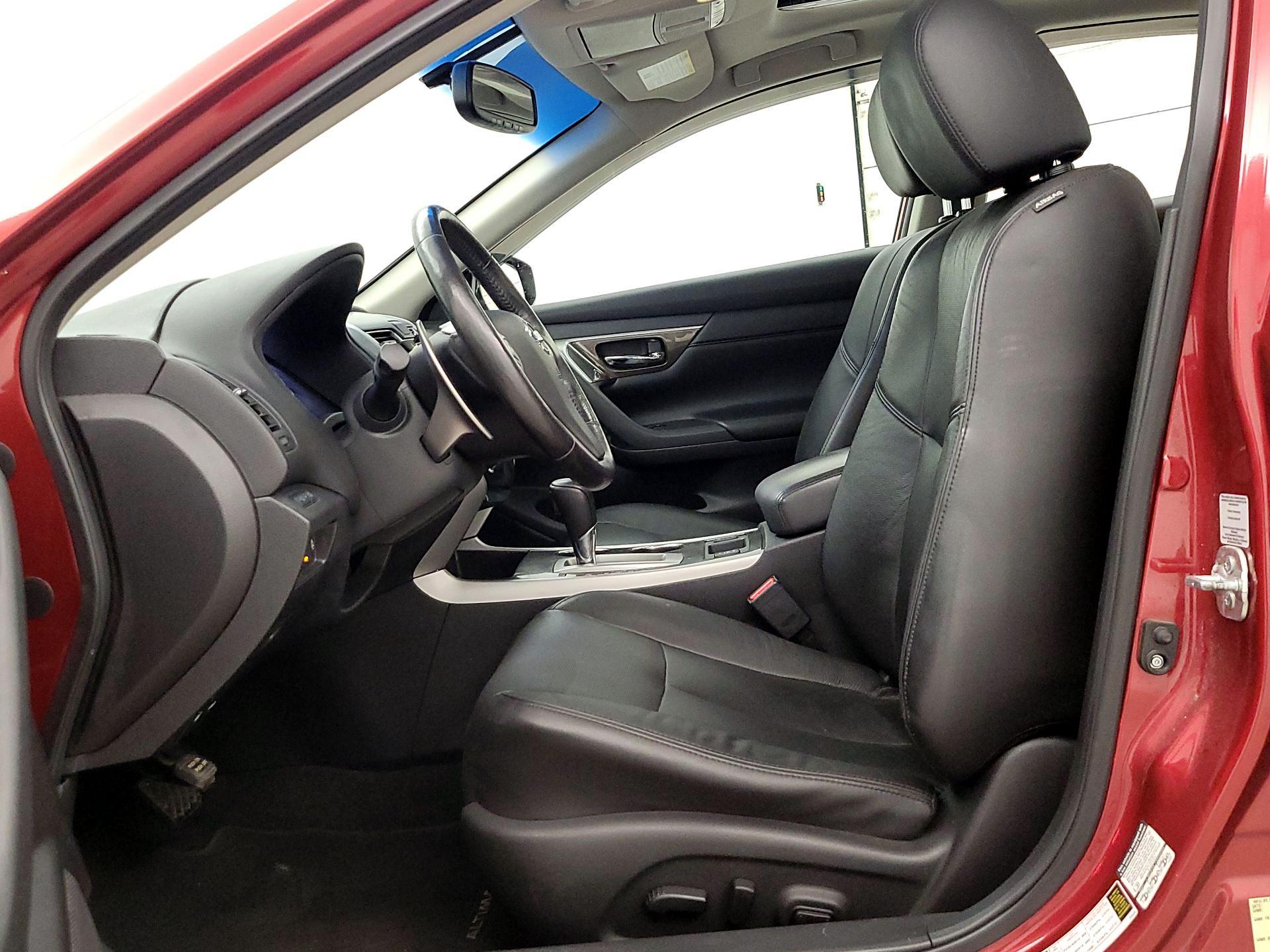 Thumbnail: 2015 Nissan Altima - 11