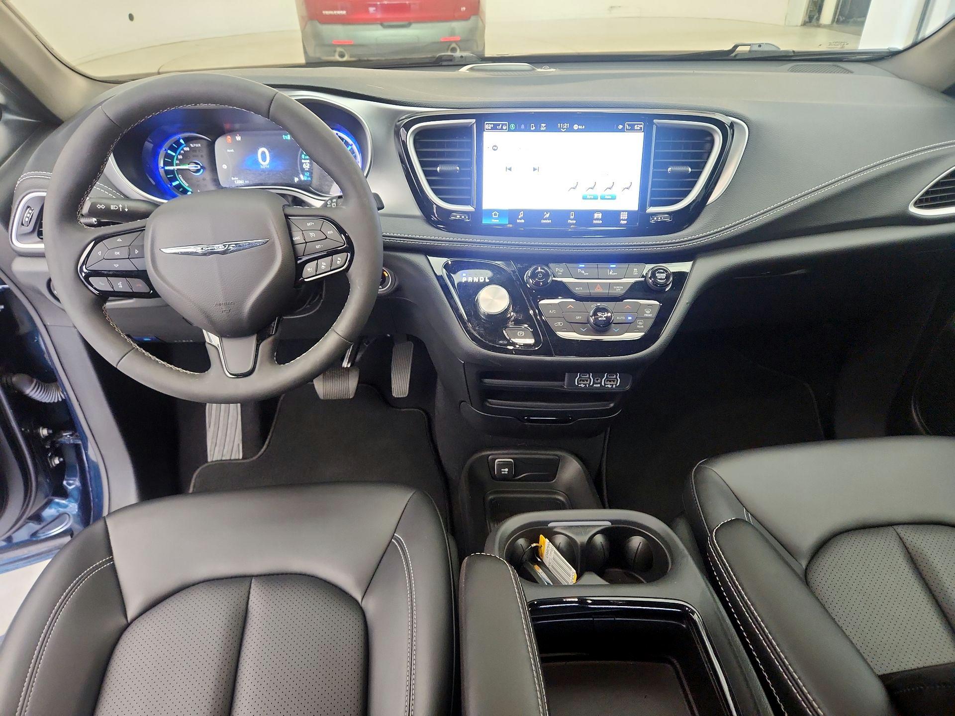 Thumbnail: 2023 Chrysler Pacifica - 9