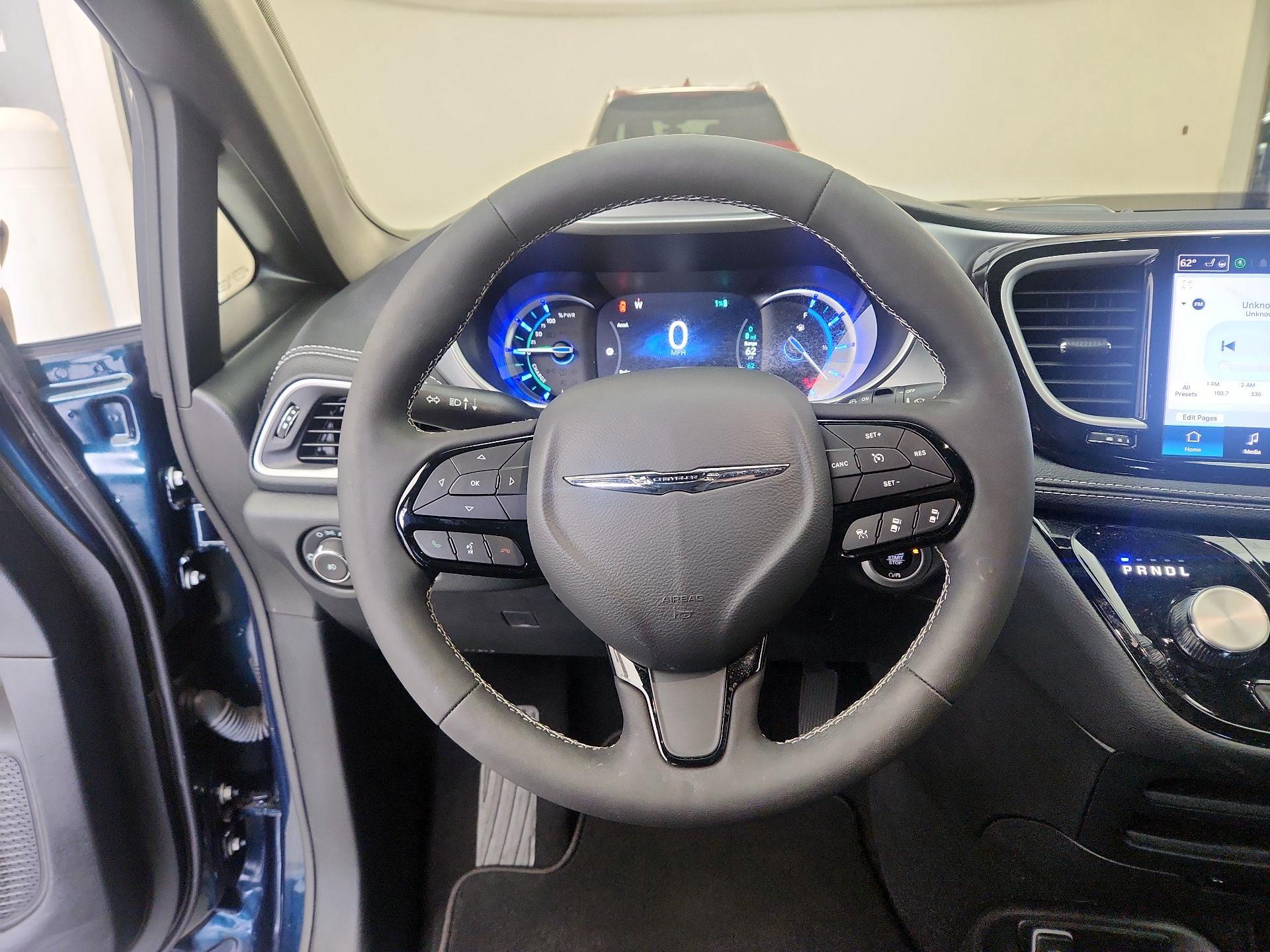 Thumbnail: 2023 Chrysler Pacifica - 10