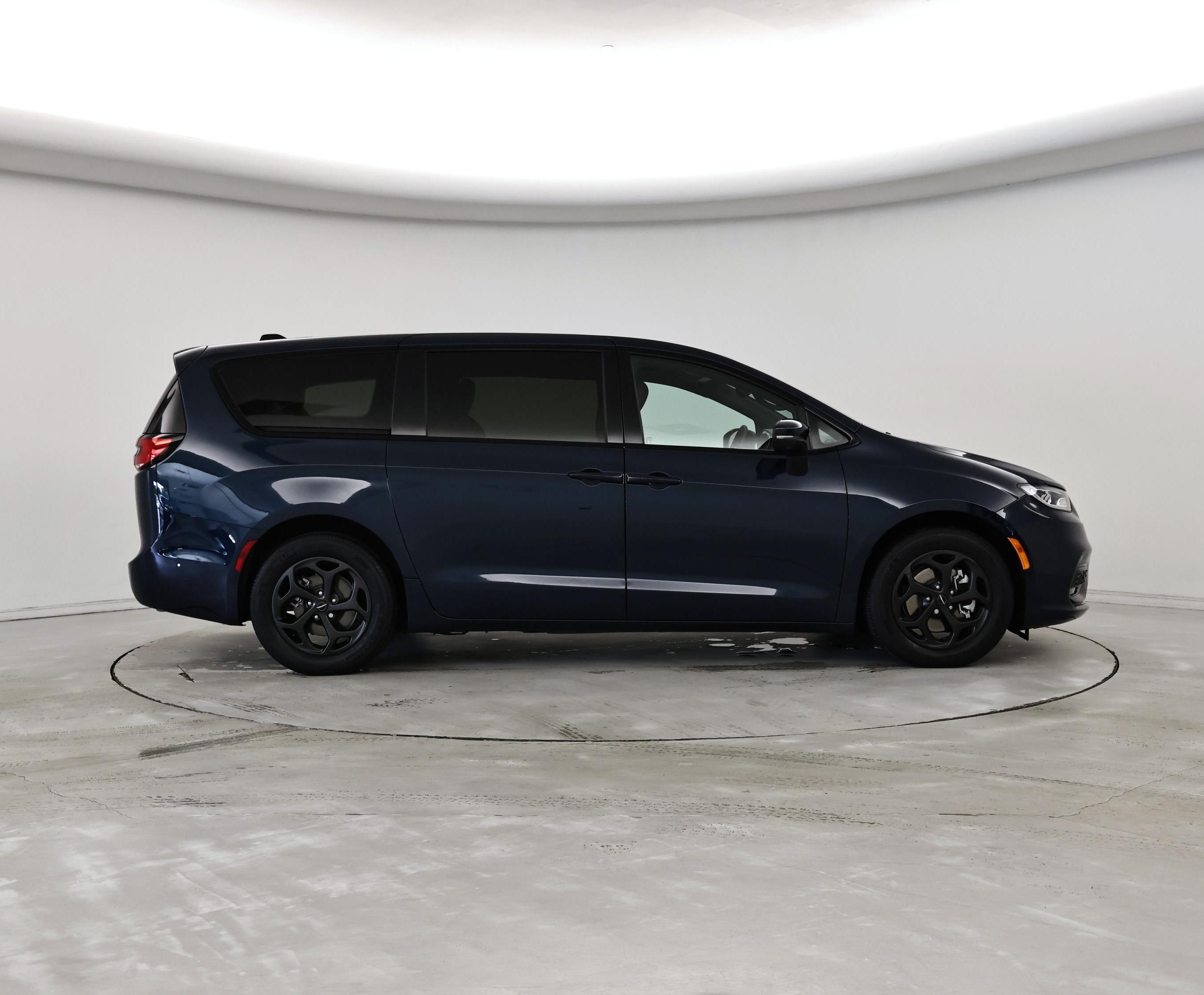 Thumbnail: 2023 Chrysler Pacifica - 7