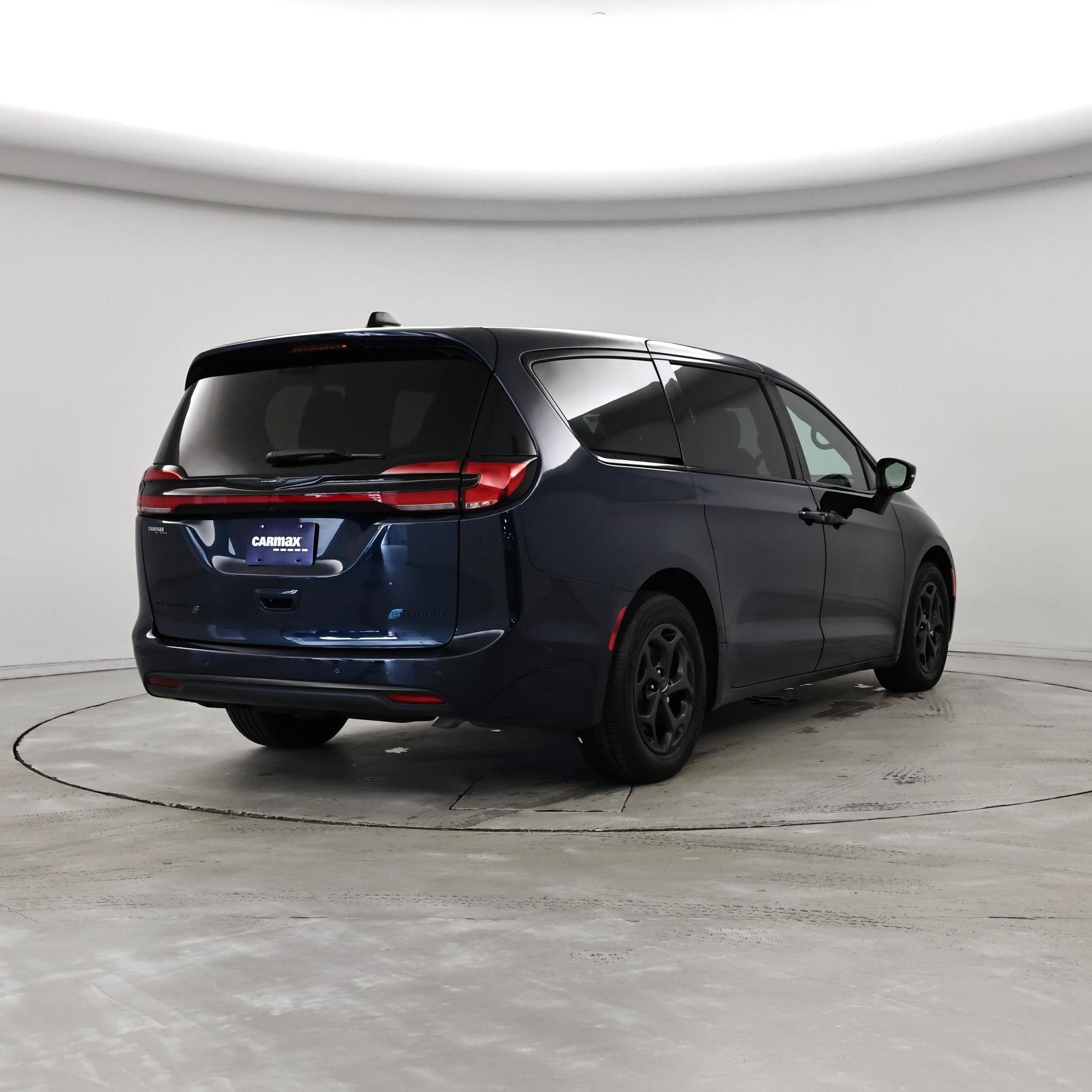 Thumbnail: 2023 Chrysler Pacifica - 8