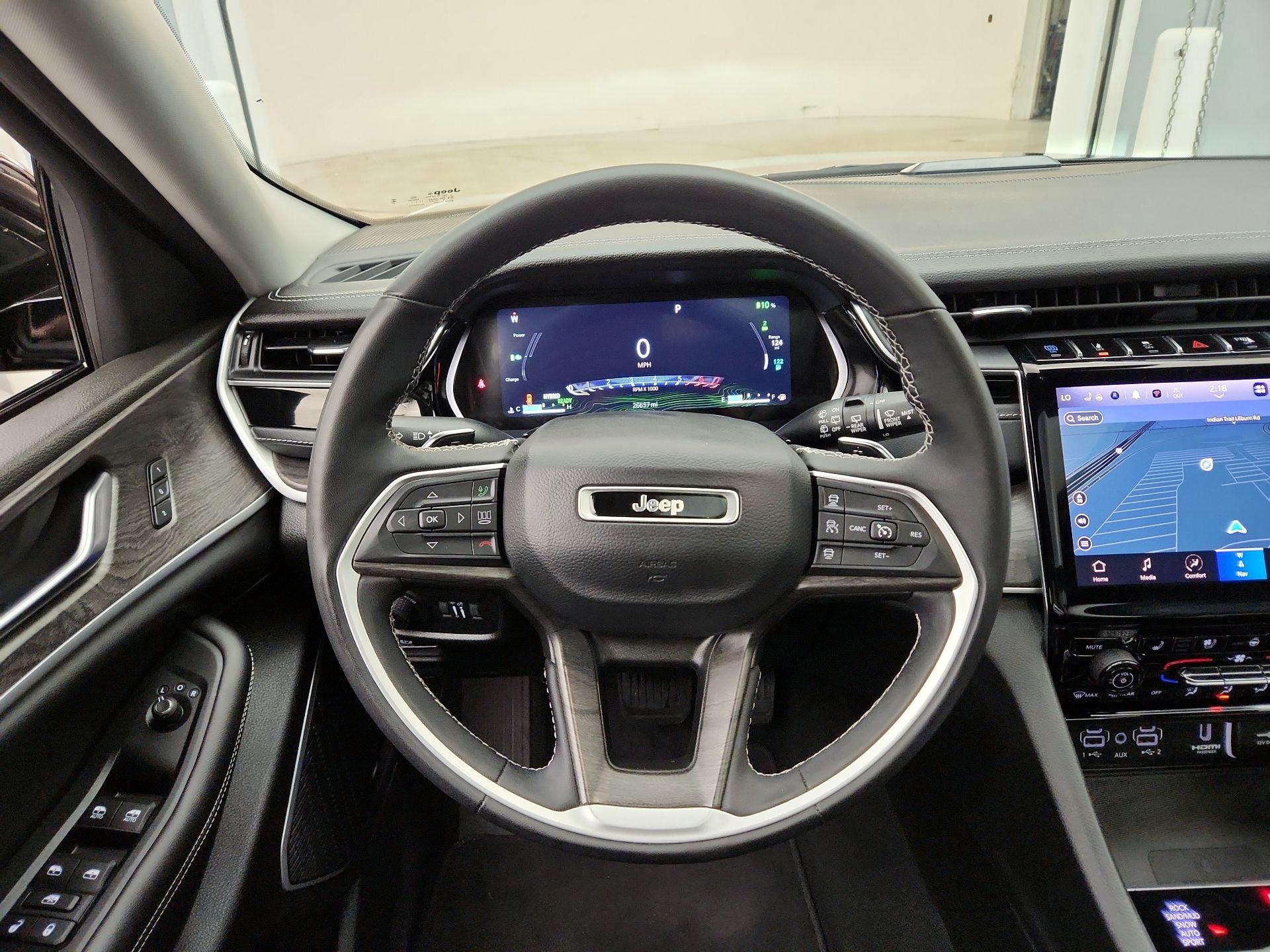 Thumbnail: 2023 Jeep Grand Cherokee - 10