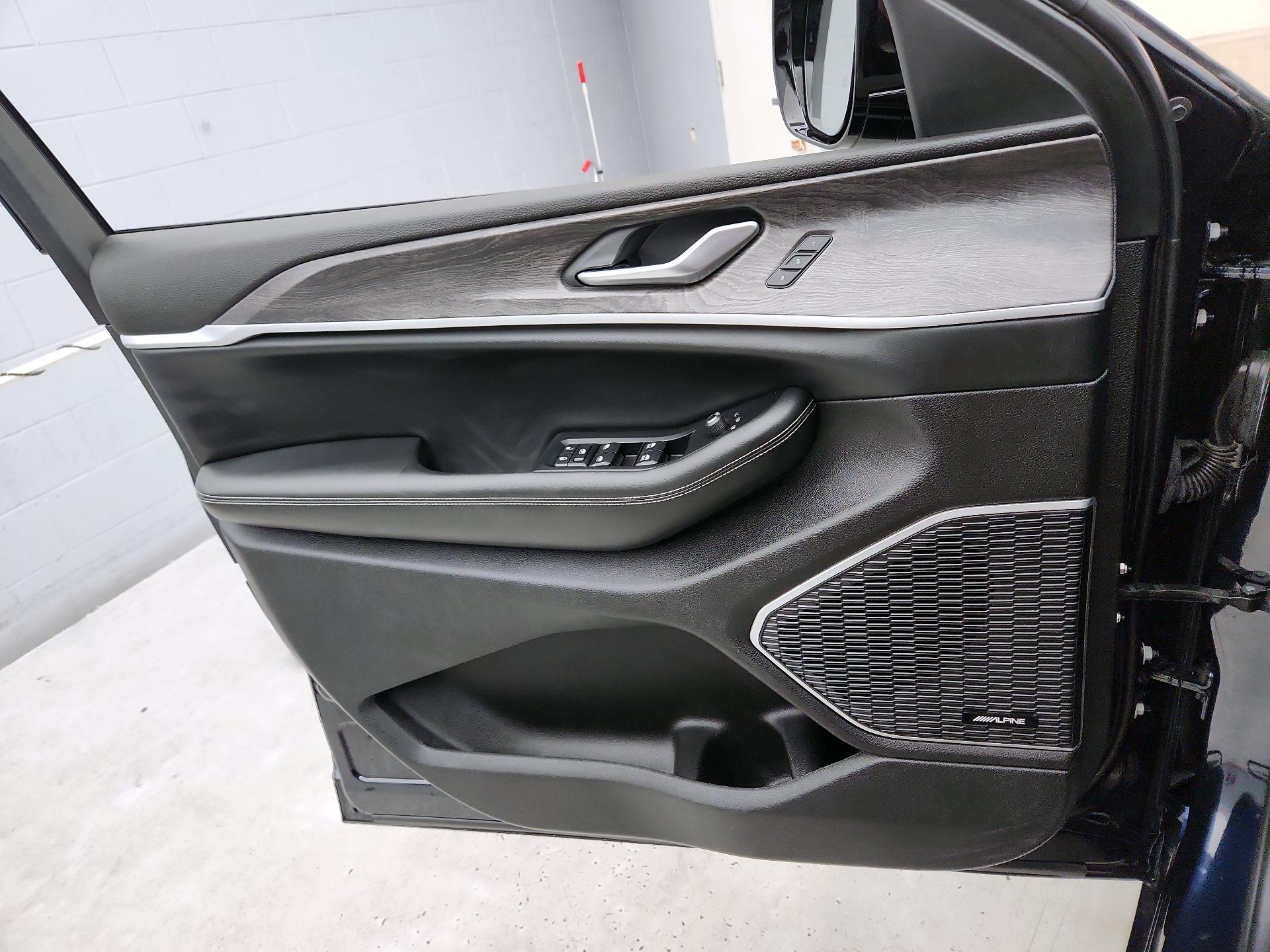 Thumbnail: 2023 Jeep Grand Cherokee - 12