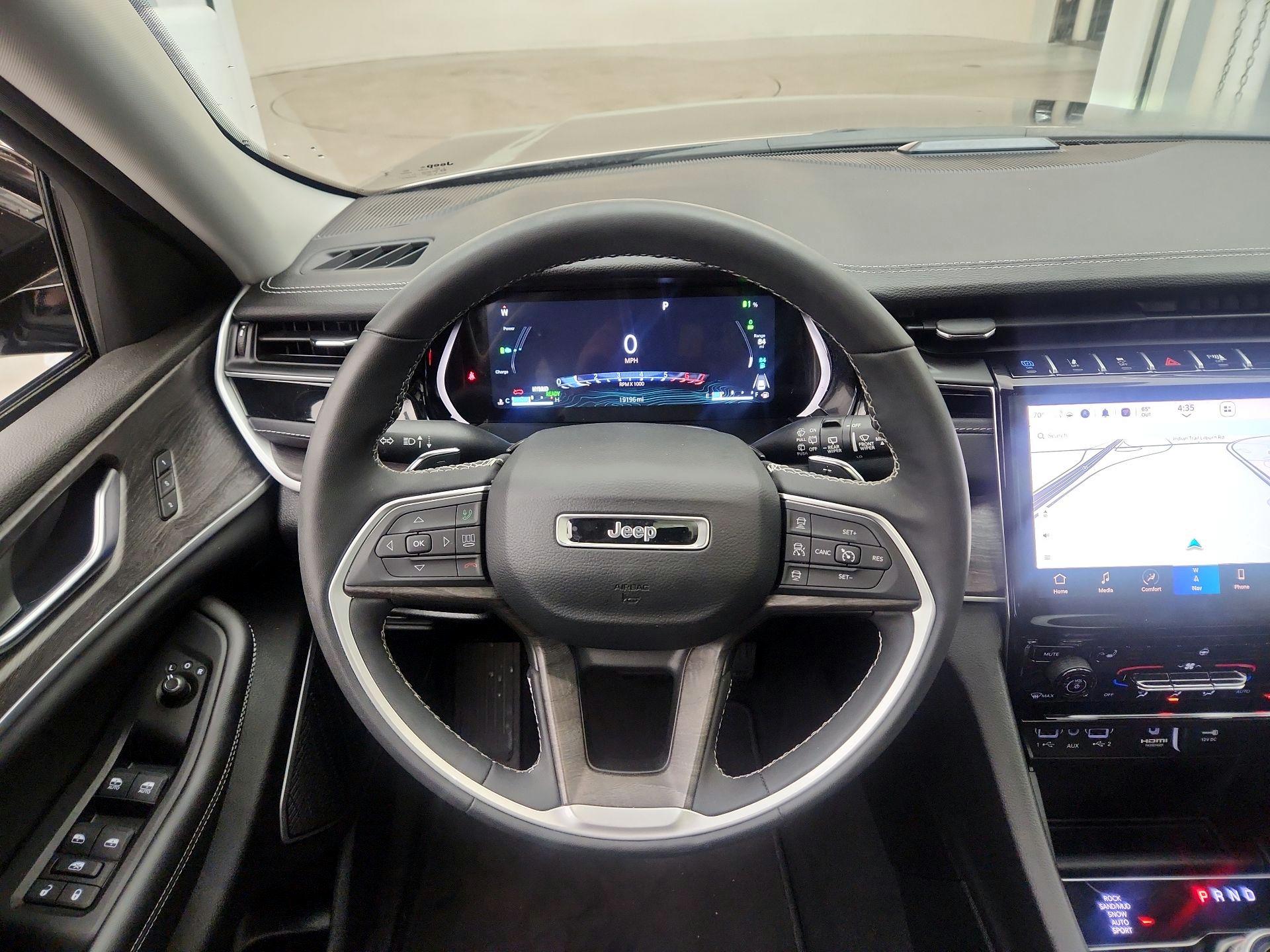 Thumbnail: 2023 Jeep Grand Cherokee - 10