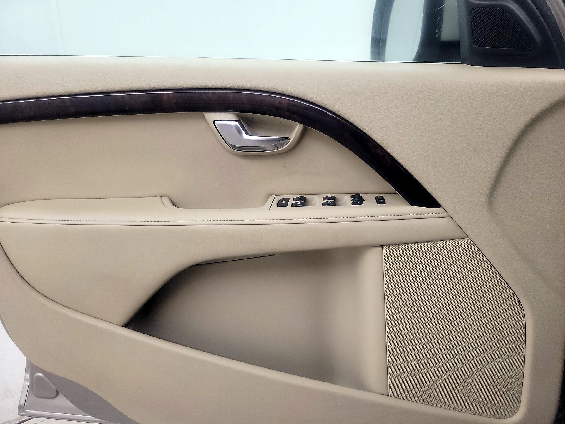 Thumbnail: 2016 Volvo XC70 - 12