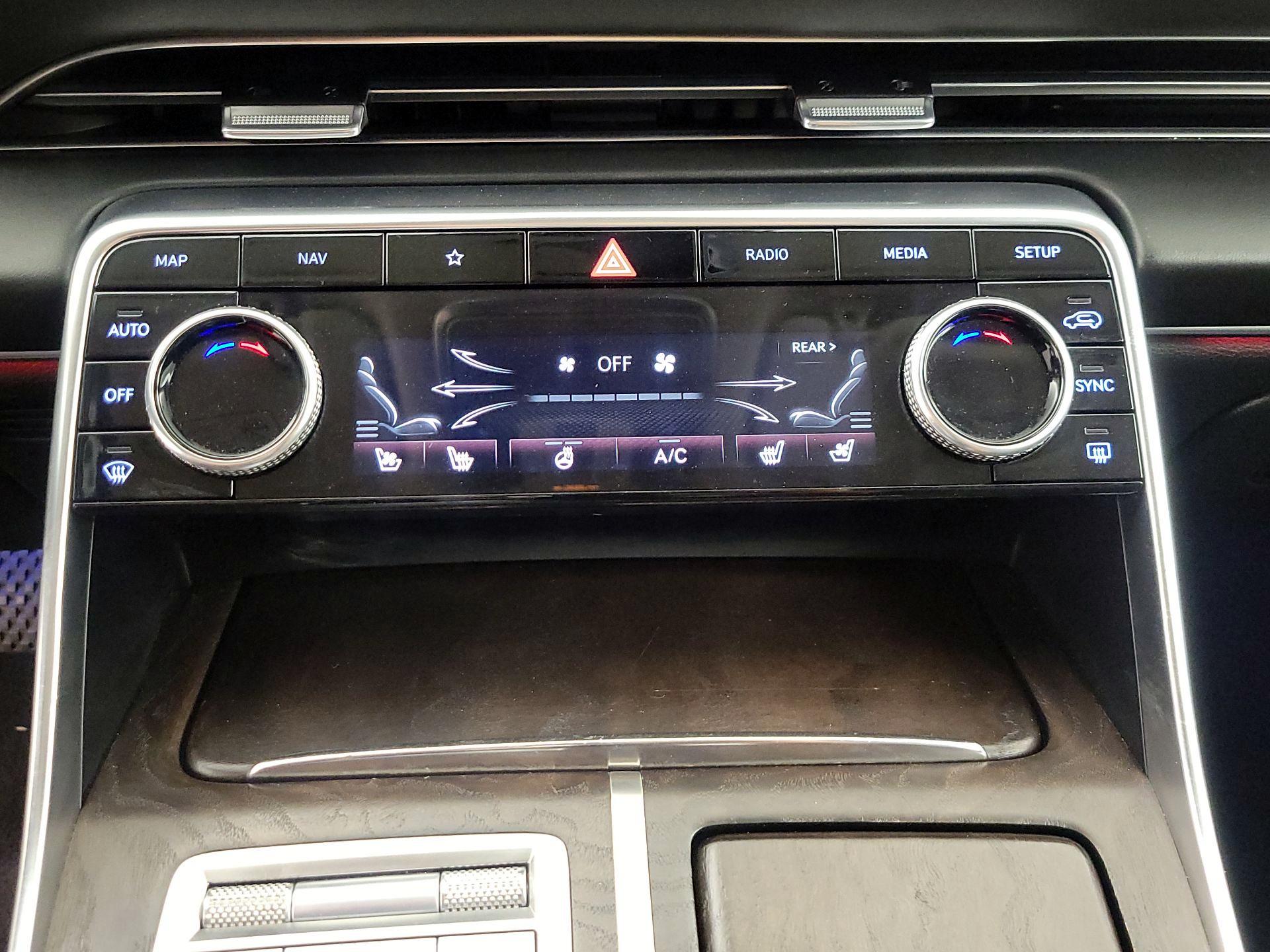 Thumbnail: 2021 Genesis GV80 - 17