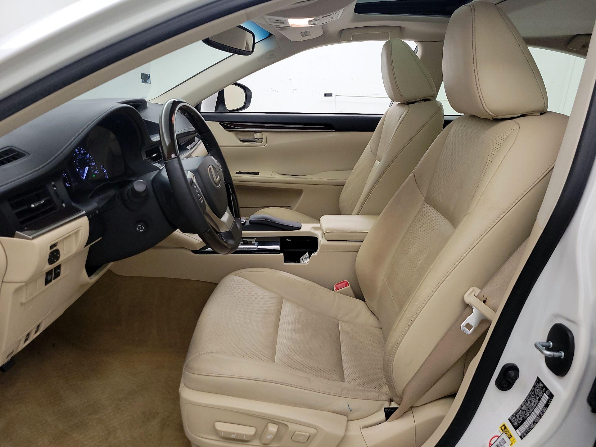 Thumbnail: 2014 Lexus ES - 11