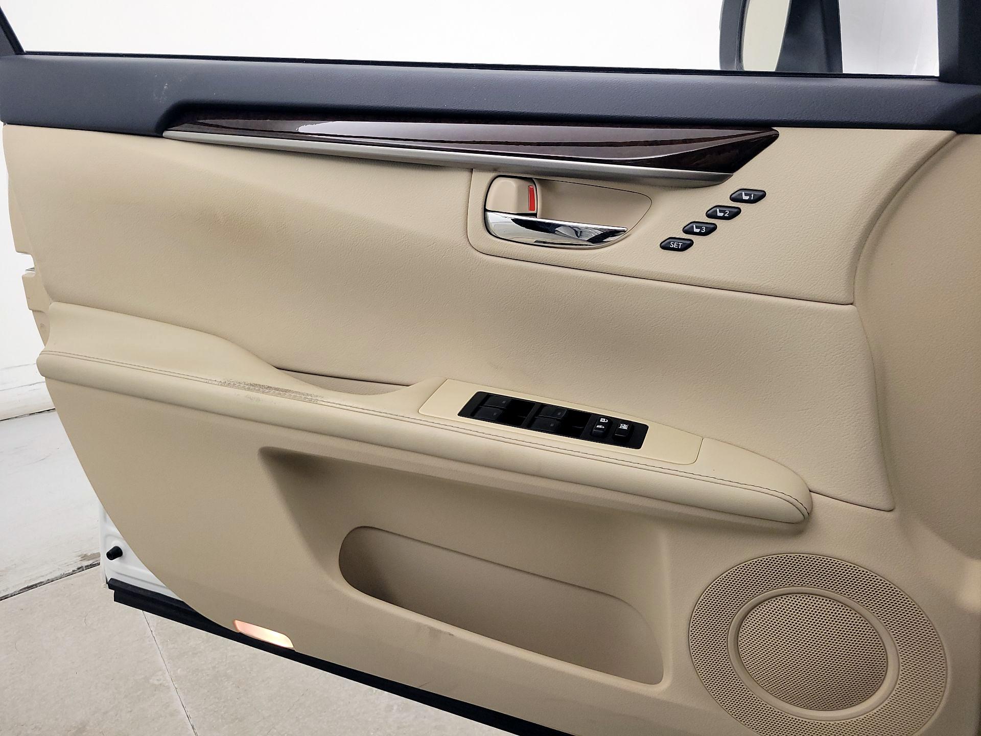 Thumbnail: 2014 Lexus ES - 12