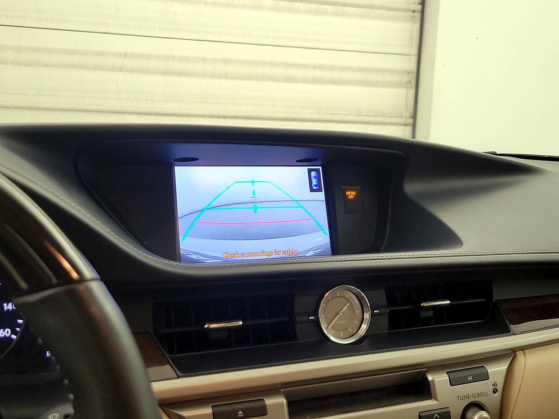 Thumbnail: 2014 Lexus ES - 15