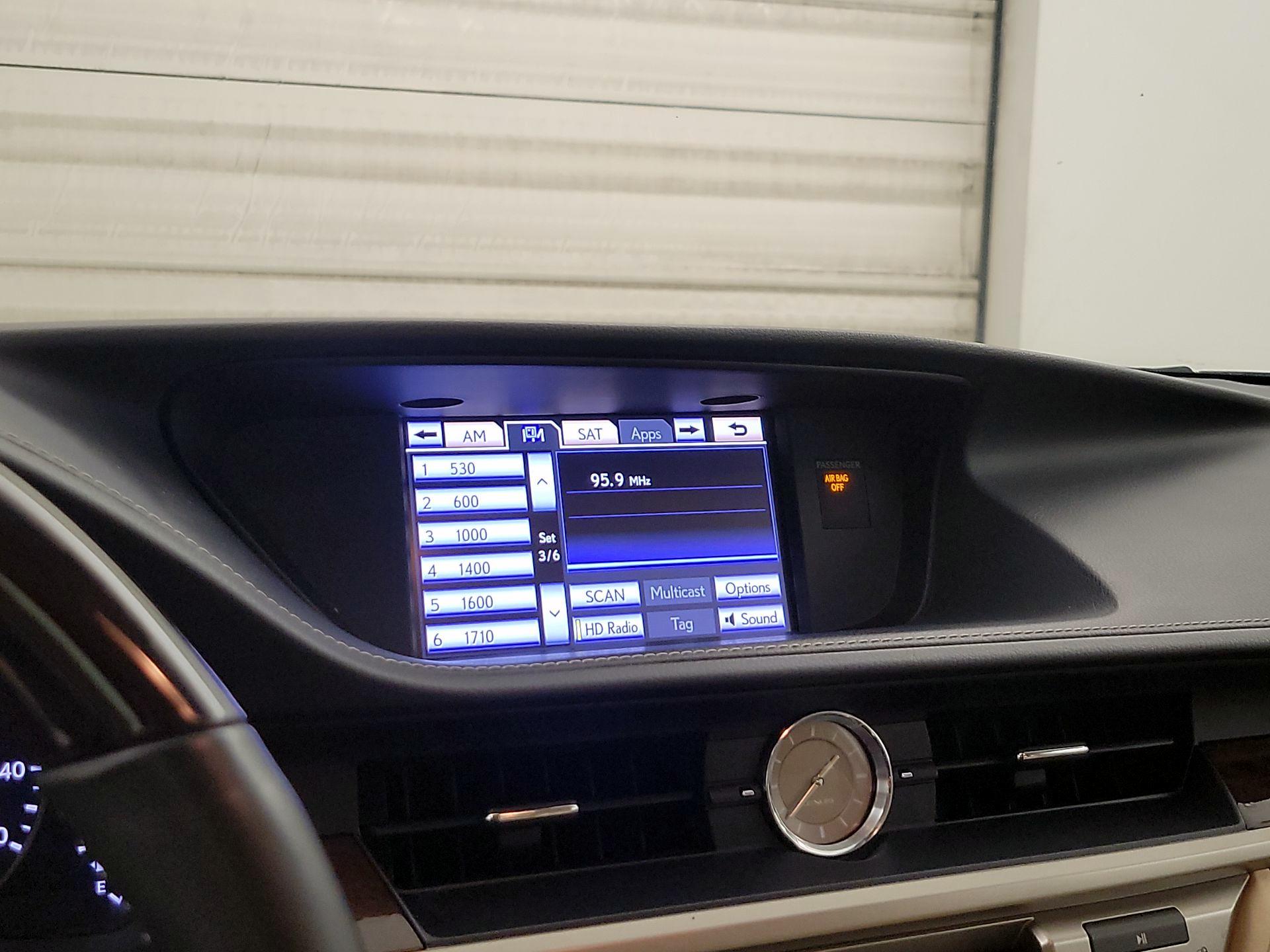 Thumbnail: 2014 Lexus ES - 16