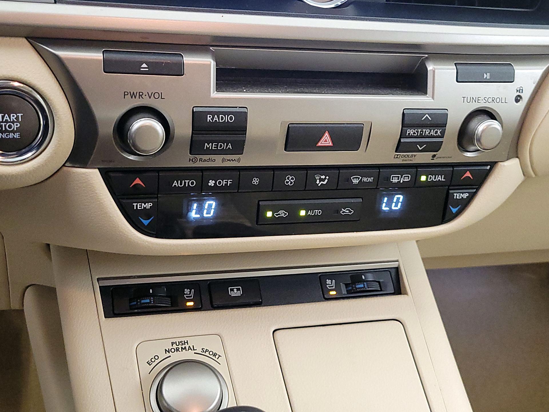 Thumbnail: 2014 Lexus ES - 17