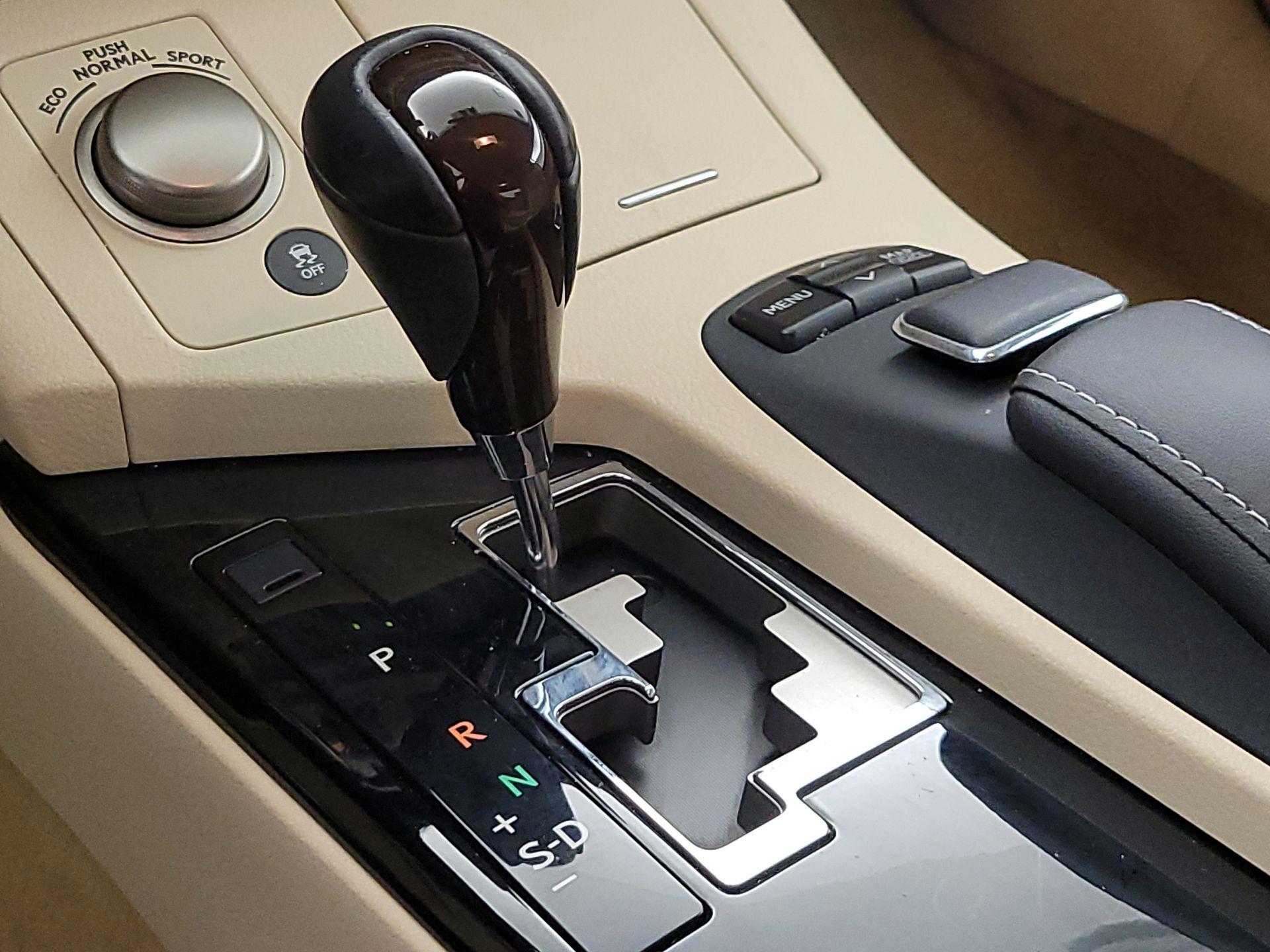 Thumbnail: 2014 Lexus ES - 18