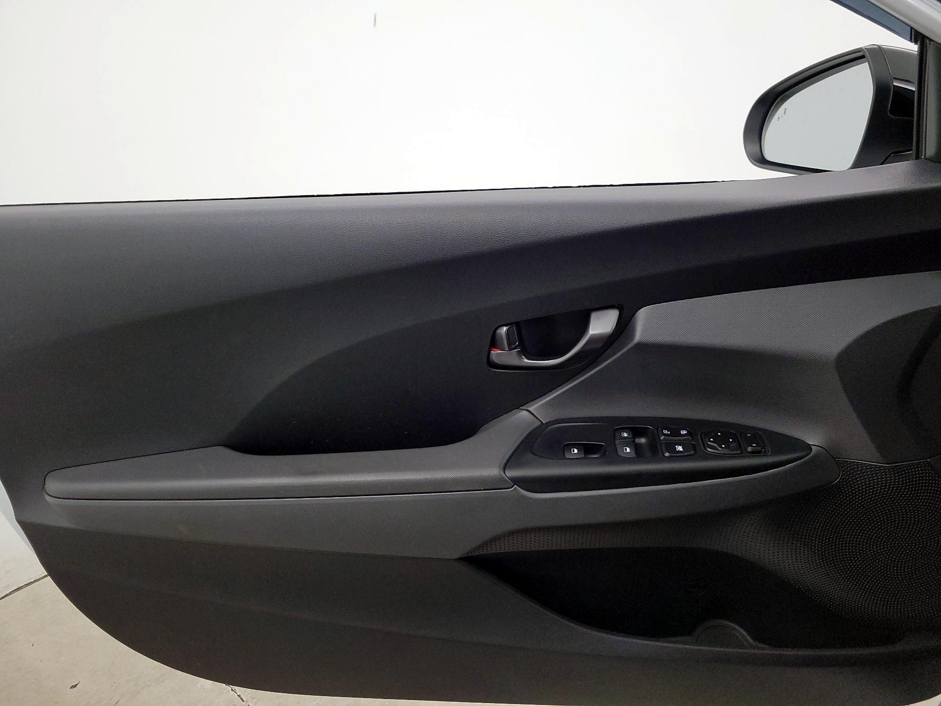 Thumbnail: 2020 Hyundai Veloster - 12