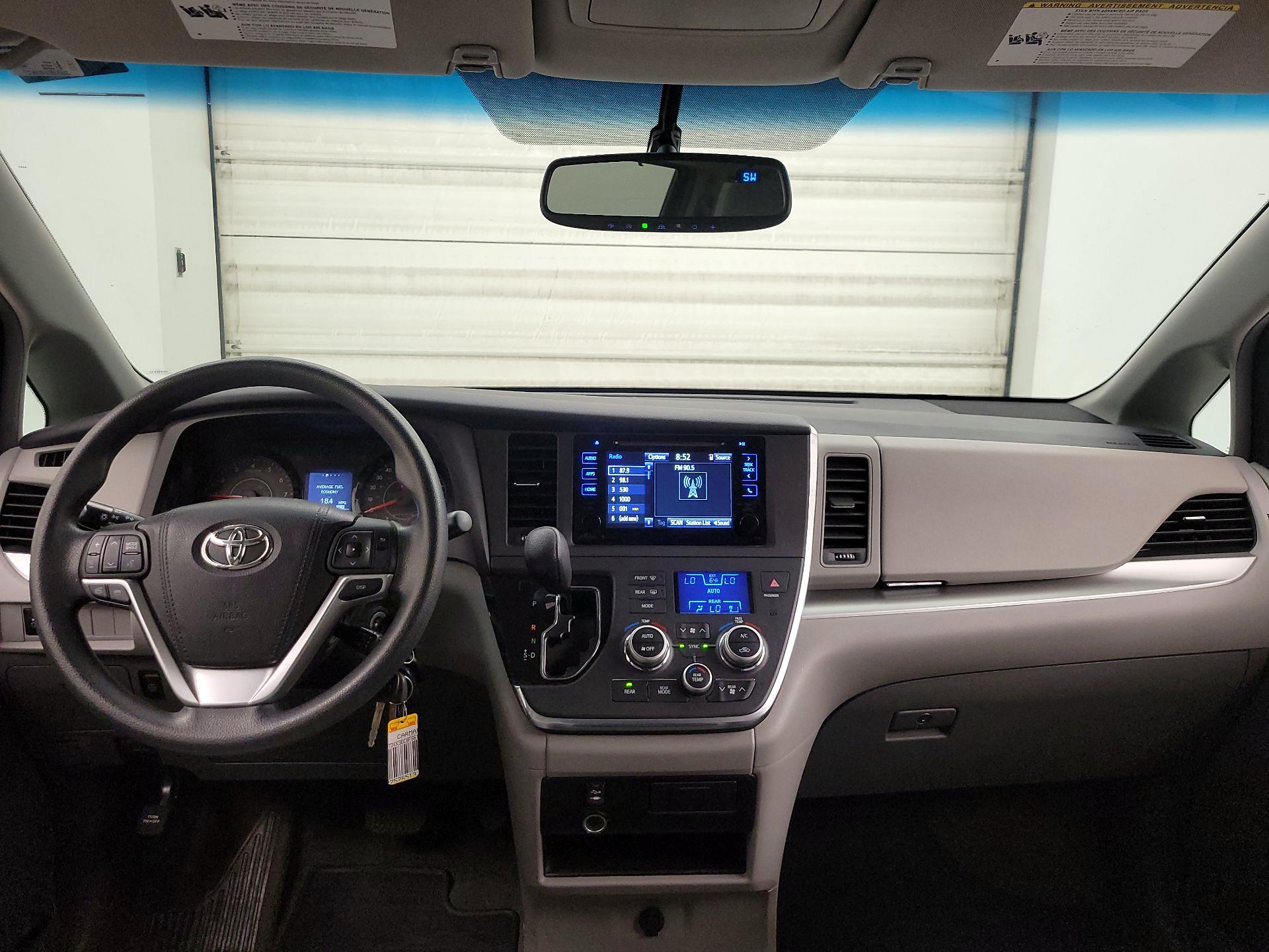 Thumbnail: 2015 Toyota Sienna - 9