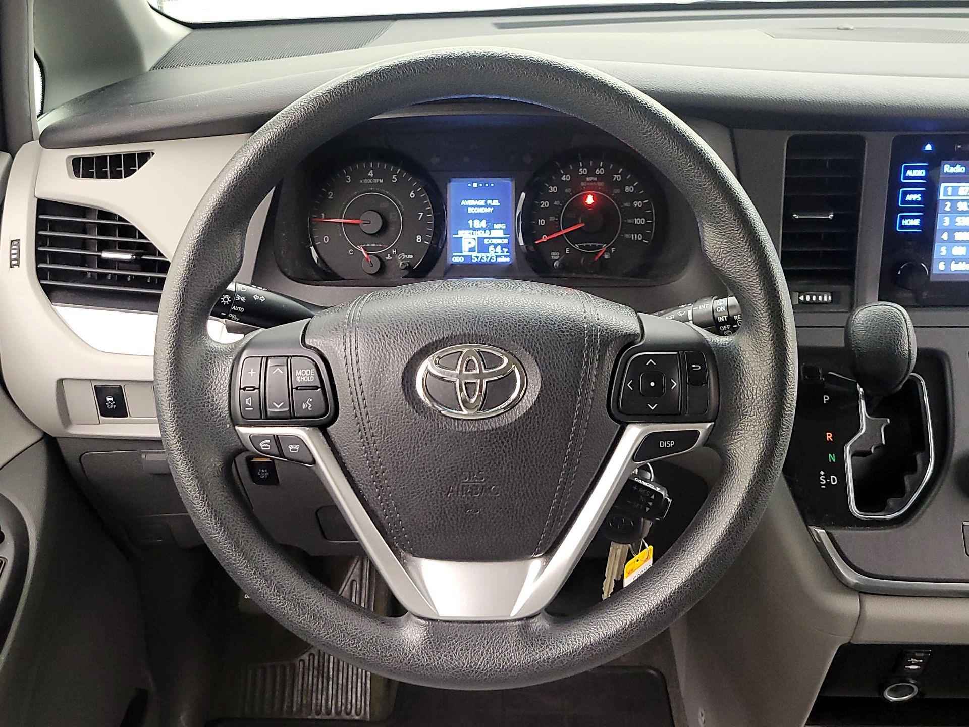Thumbnail: 2015 Toyota Sienna - 10