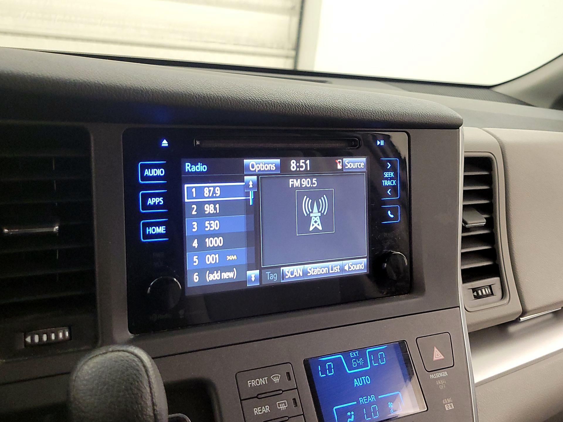 Thumbnail: 2015 Toyota Sienna - 15